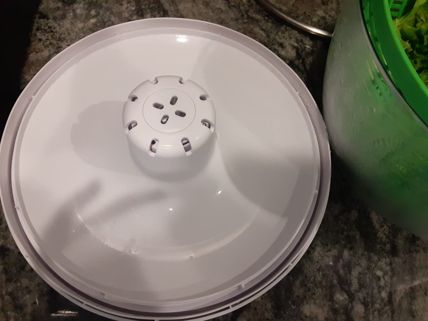 Farberware Easy to use pro Pump Spinner with Bowl, Colander and Built in draining System for Fresh, Crisp, Clean Salad and Produce, 6.6 quart, Green customer photo 1