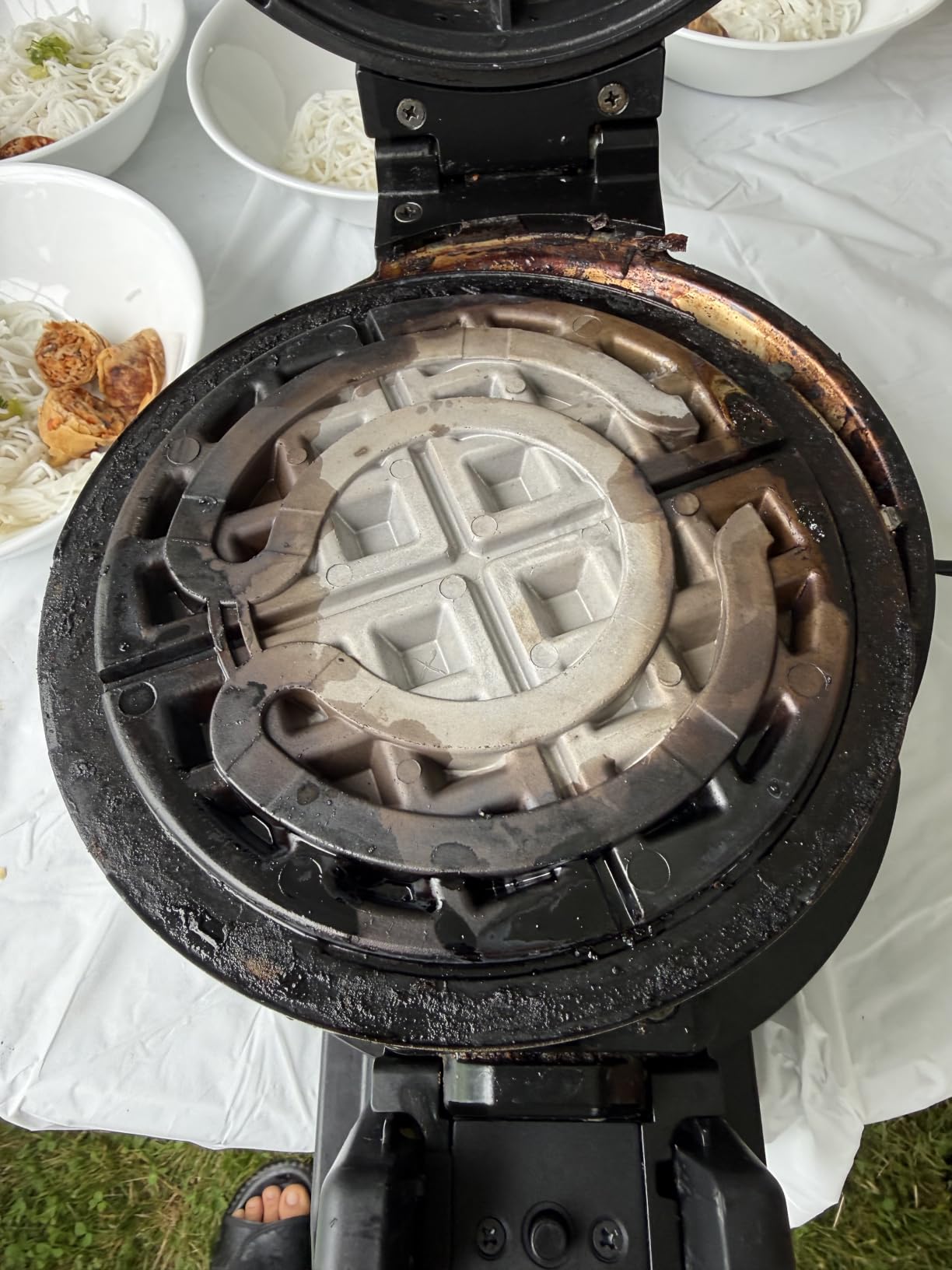 Hamilton Beach Double Flip Belgian Waffle Maker | Makes 2 Waffles At Once | Removable Dishwasher-Safe PFAS-Free Nonstick Plates, 26201MN customer photo 1