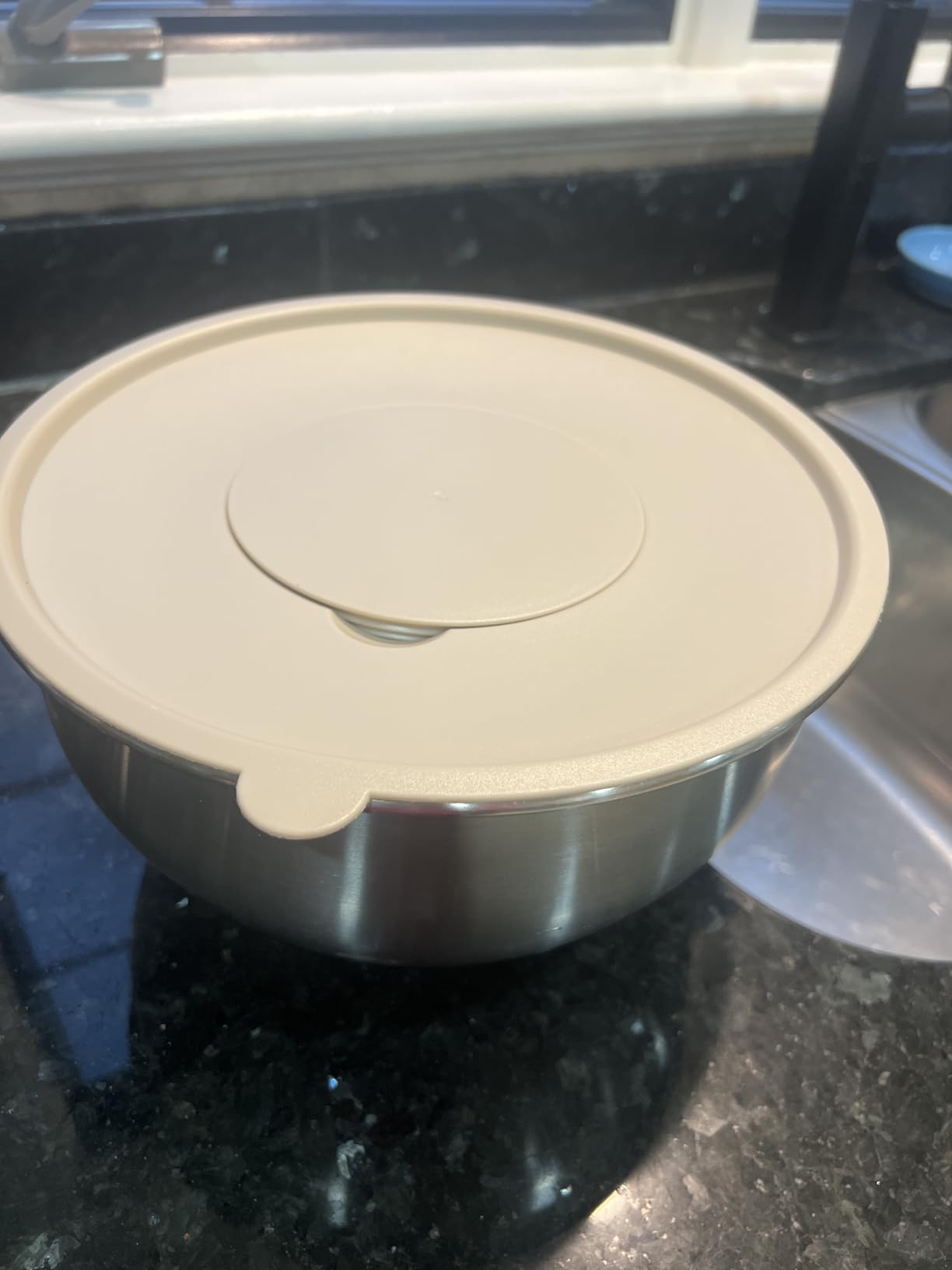 Wildone Mixing Bowls with Airtight Lids Set, 5PCS Stainless Steel Khaki Nesting Bowls customer photo 1