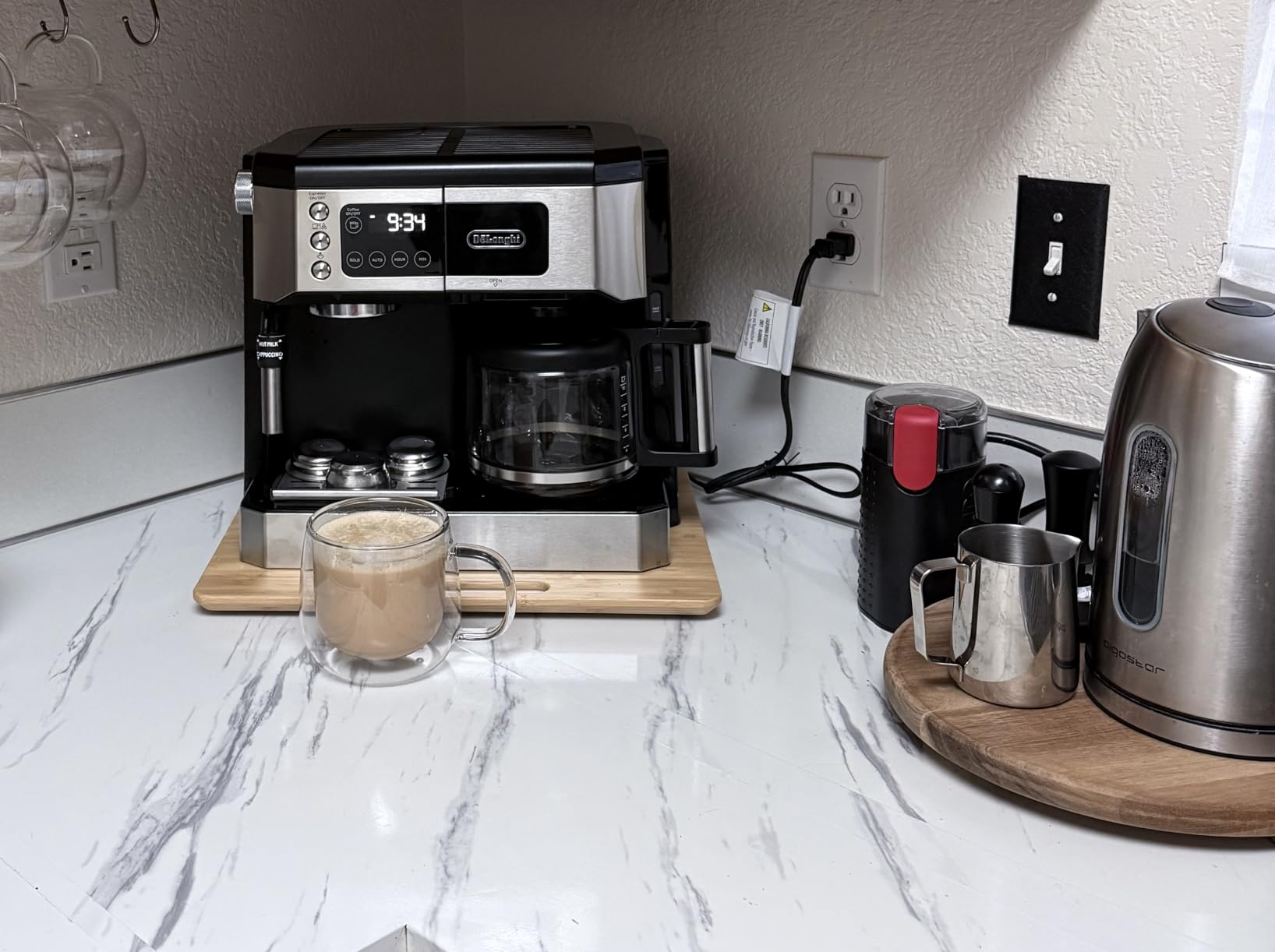 De'Longhi UPGRADED All-in-One Combination Coffee Maker & Espresso Machine + Advanced Adjustable Milk Frother for Cappuccino & Latte + Glass Coffee Pot 10-Cup, COM532M black customer photo 1