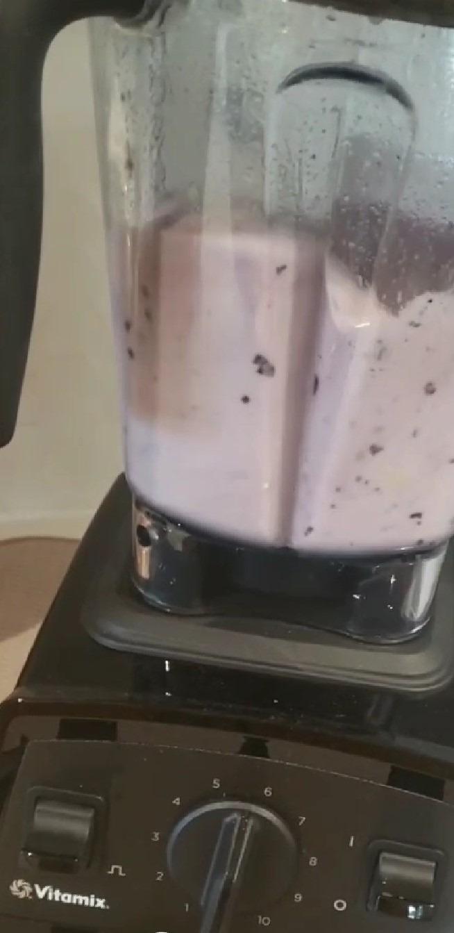 Vitamix E320 Explorian Blender Black customer photo 1