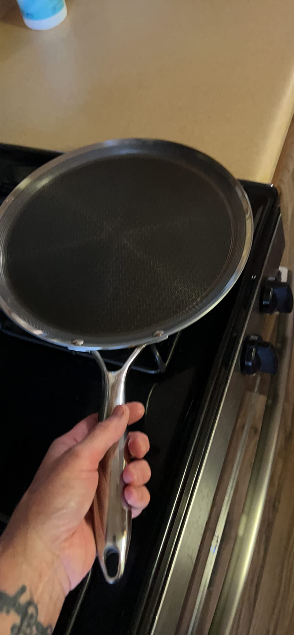 HexClad 12 Inch Hybrid Nonstick Griddle Pan for Stovetop, Stay-Cool Handle, Dishwasher and Oven Safe, Induction Ready, Compatible with All Cooktops customer photo 1