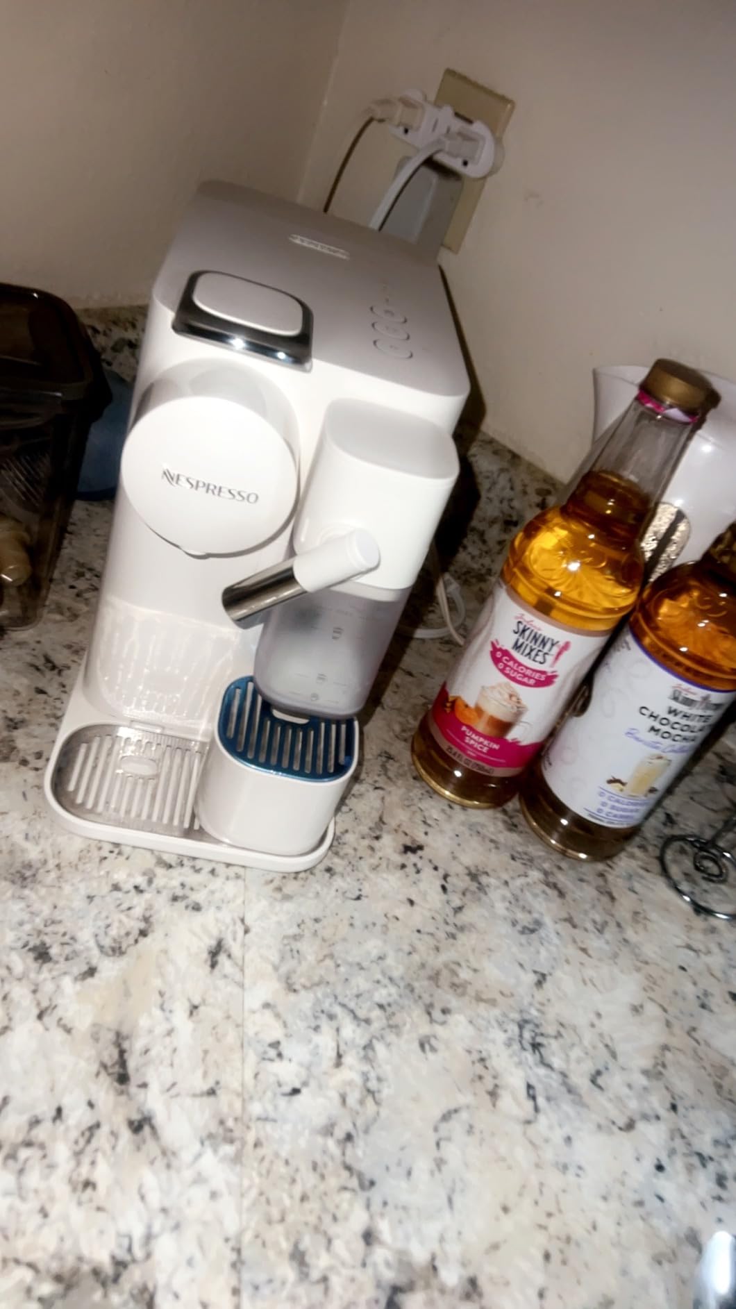Nespresso Lattissima One Original Espresso Machine with Milk Frother by De'Longhi, Shadow Black customer photo 2