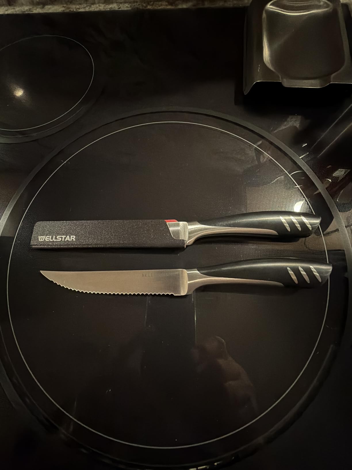 Bellemain Steak Knife Set of 8, Serrated Stainless Steel, Dishwasher Safe customer photo 1