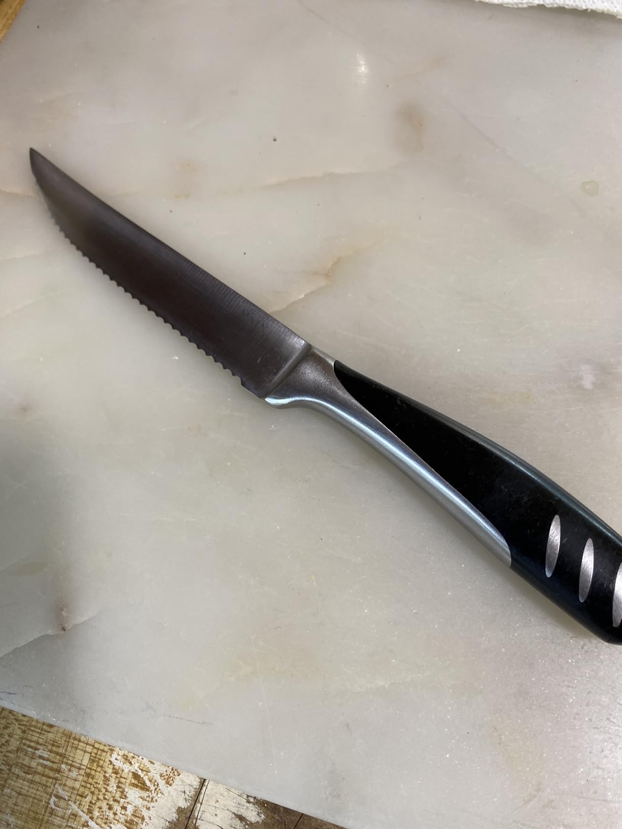 Bellemain Steak Knife Set of 8, Serrated Stainless Steel, Dishwasher Safe customer photo 2