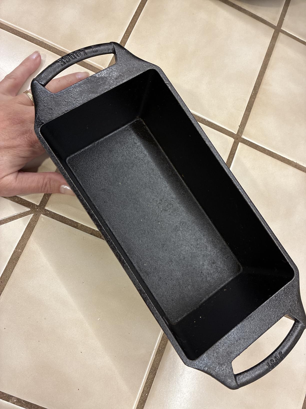 Lodge Seasoned Cast Iron Loaf Pan 8.5 Inches - Pre-Seasoned Rectangular Cast Iron Bakeware- Even Browning Bread Pan with Easy-Release Finish - PFAS-Free Non-Toxic Cookware customer photo 2