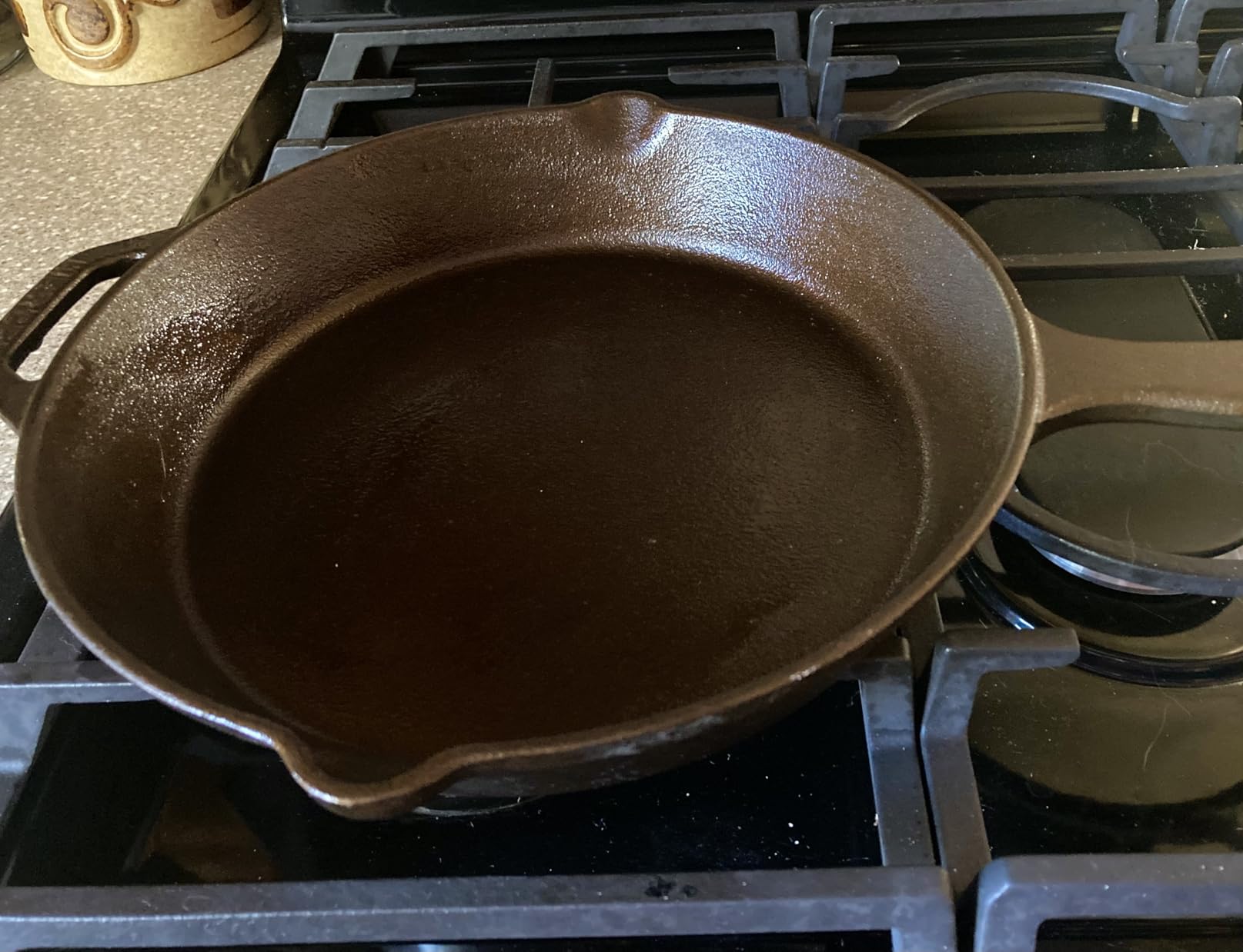 Mercer Culinary Pre-Seasoned Cast Iron Skillet, 8-Inch customer photo 2