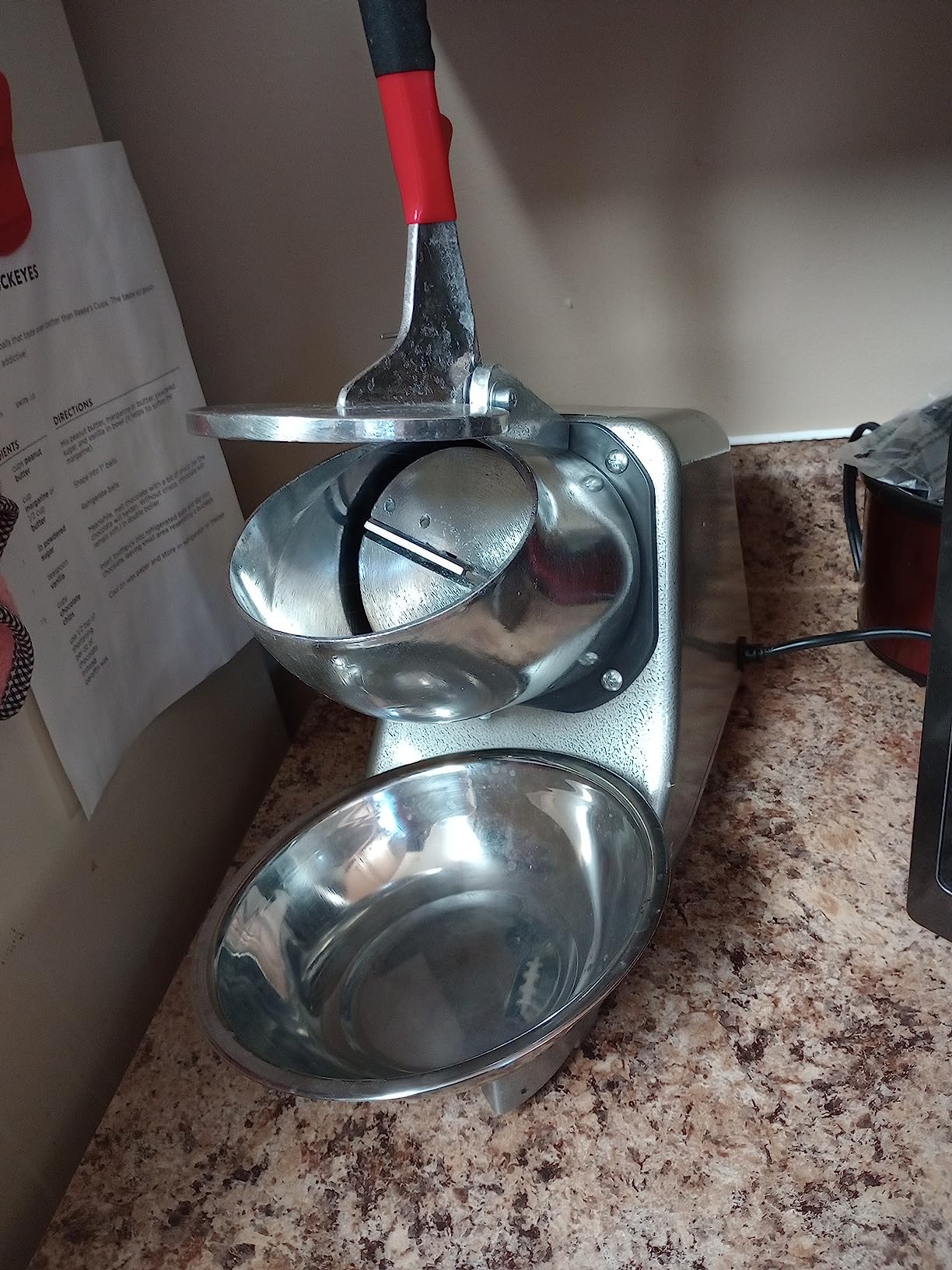 Reespring Snow Cone Machine Shaved Ice Machine Ice Crusher with 4 Blades Kitchen Electric for Shaved Ice and Snow Cone (300W 2000r/min) Comes with a Free Ice Pick,Ice Cube Tray, 6 Syrup dispensers customer photo 2
