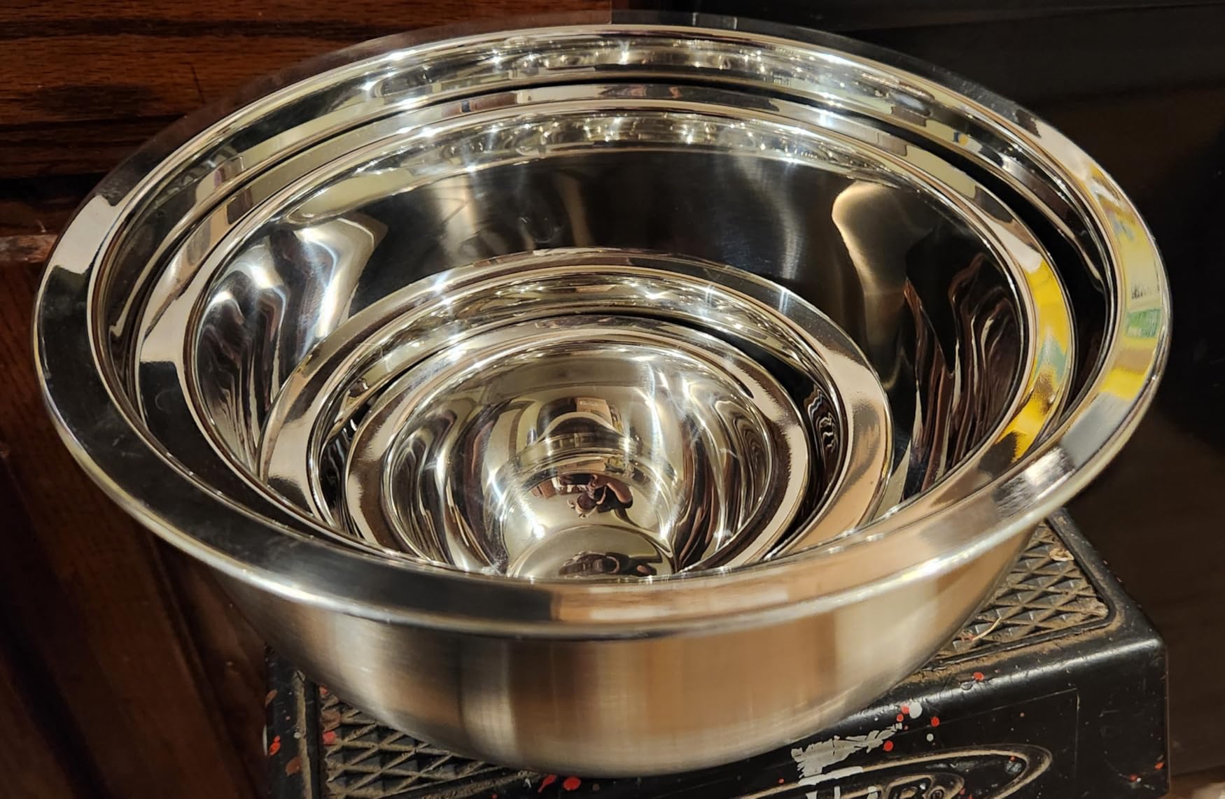 Viking Mixing Bowls Set, 10 Piece Stainless Steel Kitchen Cookware, Non-Slip Silicone Base, Includes Tight Fit Lids, Dishwasher Safe, Black customer photo 1