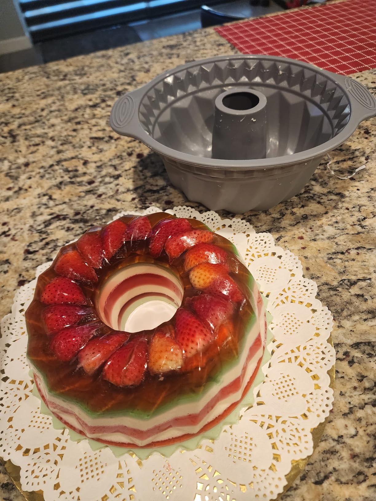 9.5 Inch Silicone Fluted Cake Pan, Non-Stick, With Sturdy Handle customer photo 2