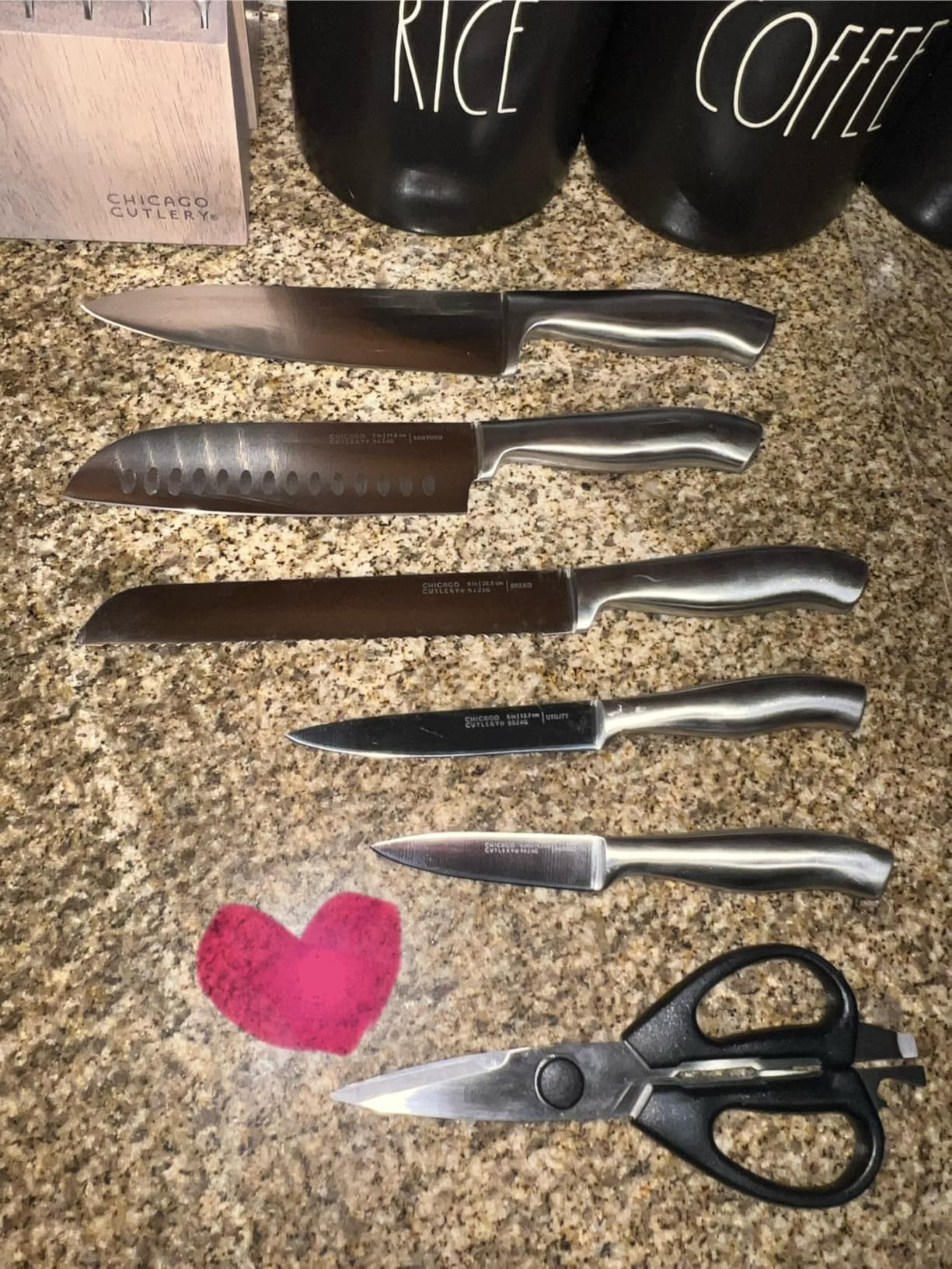 Chicago Cutlery Insignia Steel (18-PC) Kitchen Knife Block Set & Built-In Sharpener, Contoured Ergonomic Handles and Sharp Stainless Steel Professional Chef Knife Set & Scissors customer photo 1