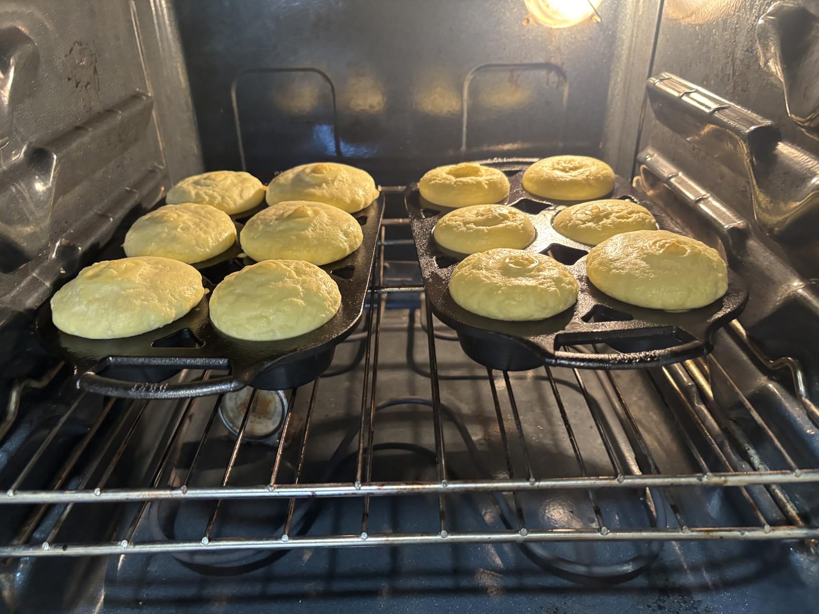 Lodge Pre-Seasoned Cast Iron Muffin Pan Set, Six-Well, 2 Pack | Six-Well Bakeware Set for Muffins, Cupcakes, Cornbread & Homemade Favorites, Includes Looped Handles, Made in USA customer photo 1