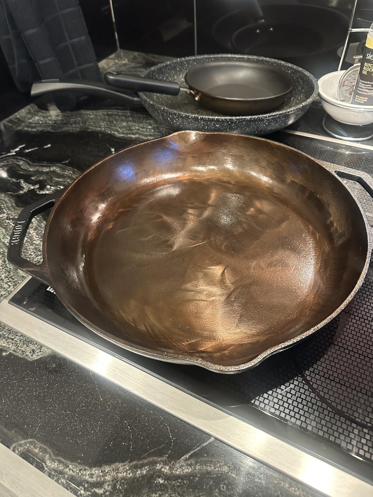 Lodge Chef Collection 14 Inch Pre-Seasoned Cast Iron Skillet, Perfect Sear customer photo 1