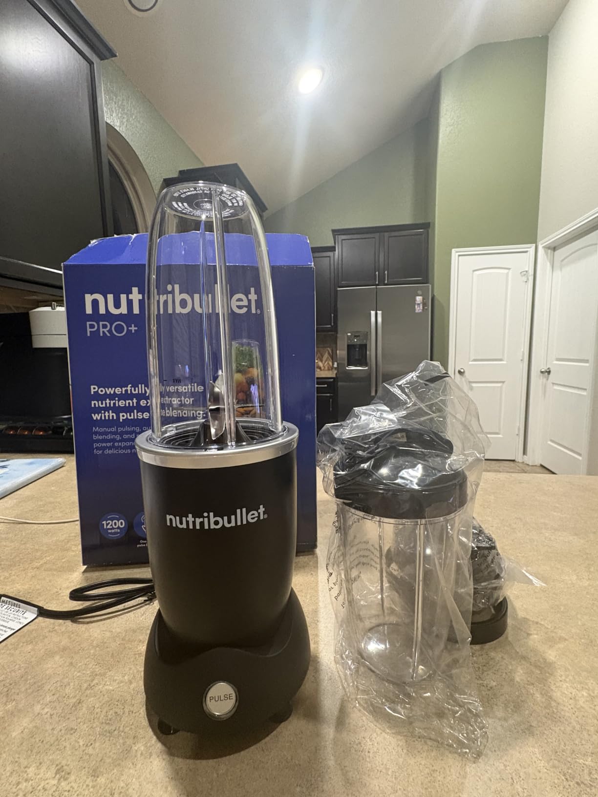 nutribullet Pro+ Personal Blender 1200W – Pulse Function, Auto Shut-Off, Nutrient Extractor for Smoothies, Shakes & Salsas – Includes 32 oz & 24 oz To-Go Cups, Matte Black customer photo 2