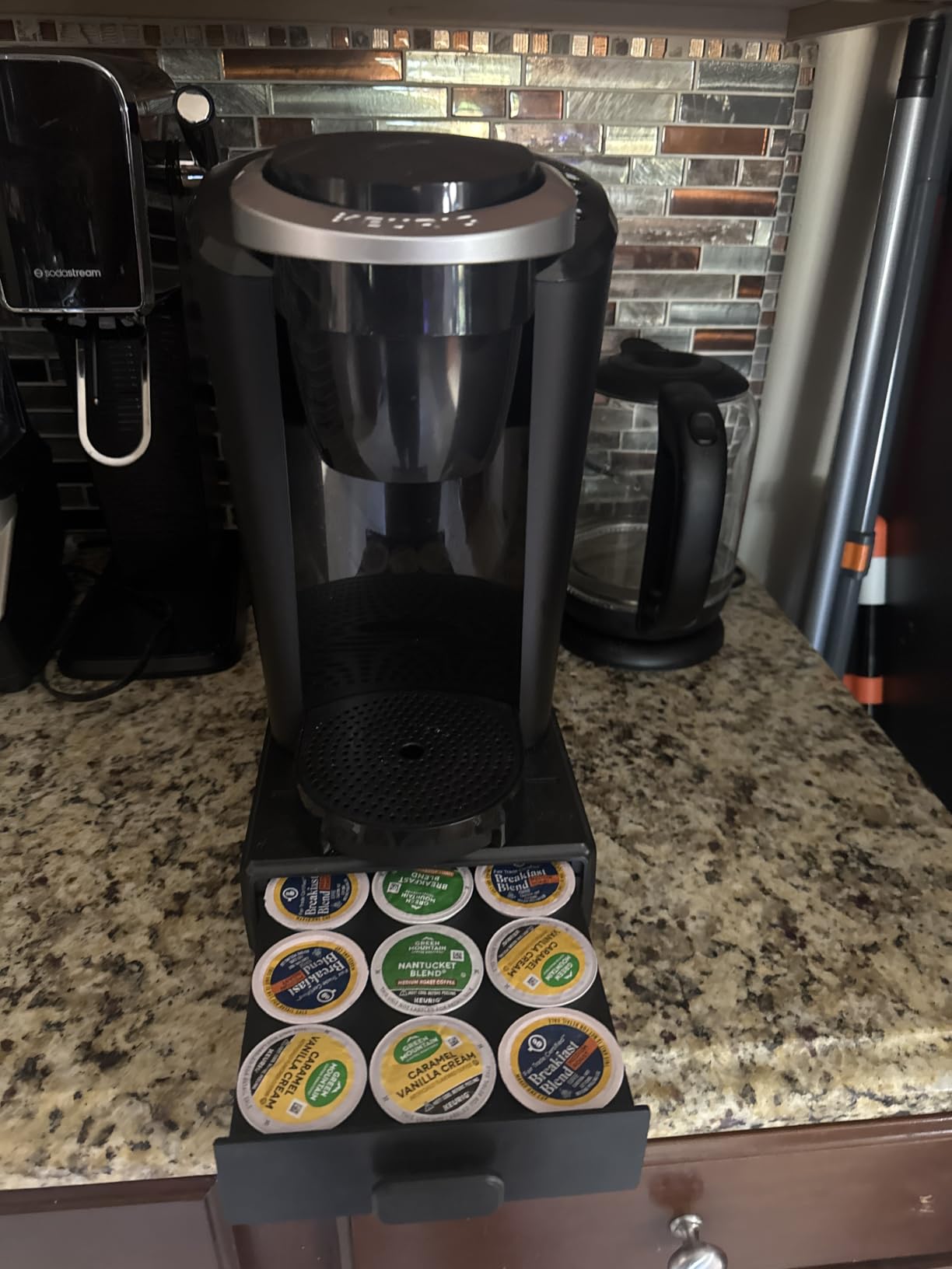 Keurig K-Compact Single-Serve K-Cup Pod Coffee Maker, with 3 Brew Sizes, Smart Start Feature, 36oz Removable Reservoir, Black customer photo 2