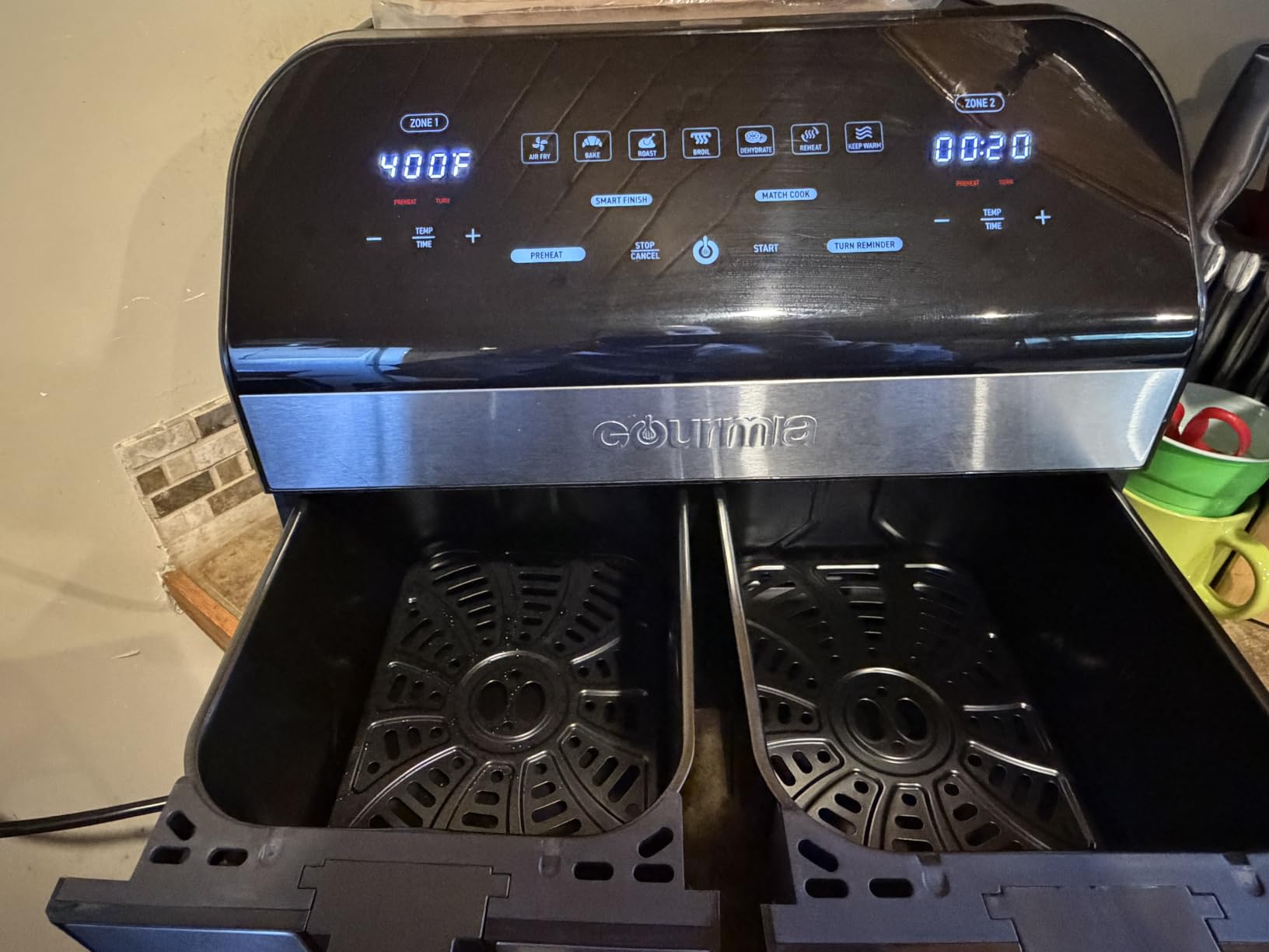 Gourmia Dual Basket Air Fryer - 10 Qt Large Capacity, FryForce360°, Digital Display with 7 Presets, Roast, Bake, Broil, Dehydrate, Match Cook, Sync Finish, Dishwasher Safe Accessories, Black customer photo 2