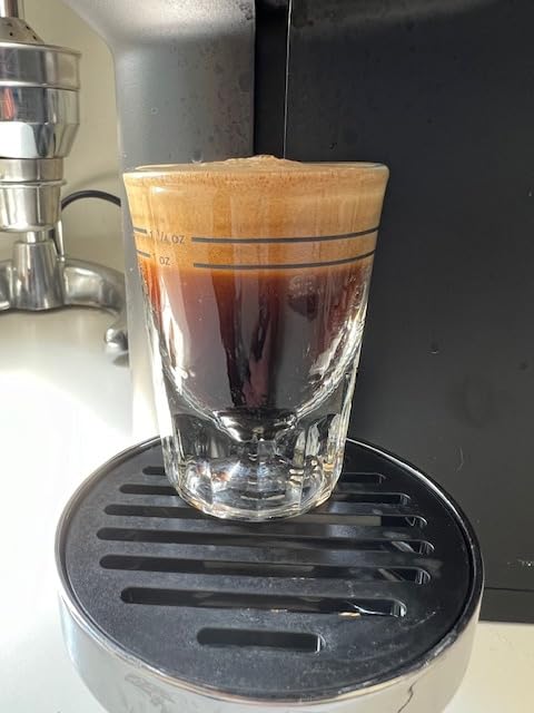Vertuo Lattissima Coffee & Espresso Maker by De'Longhi, Black customer photo 1