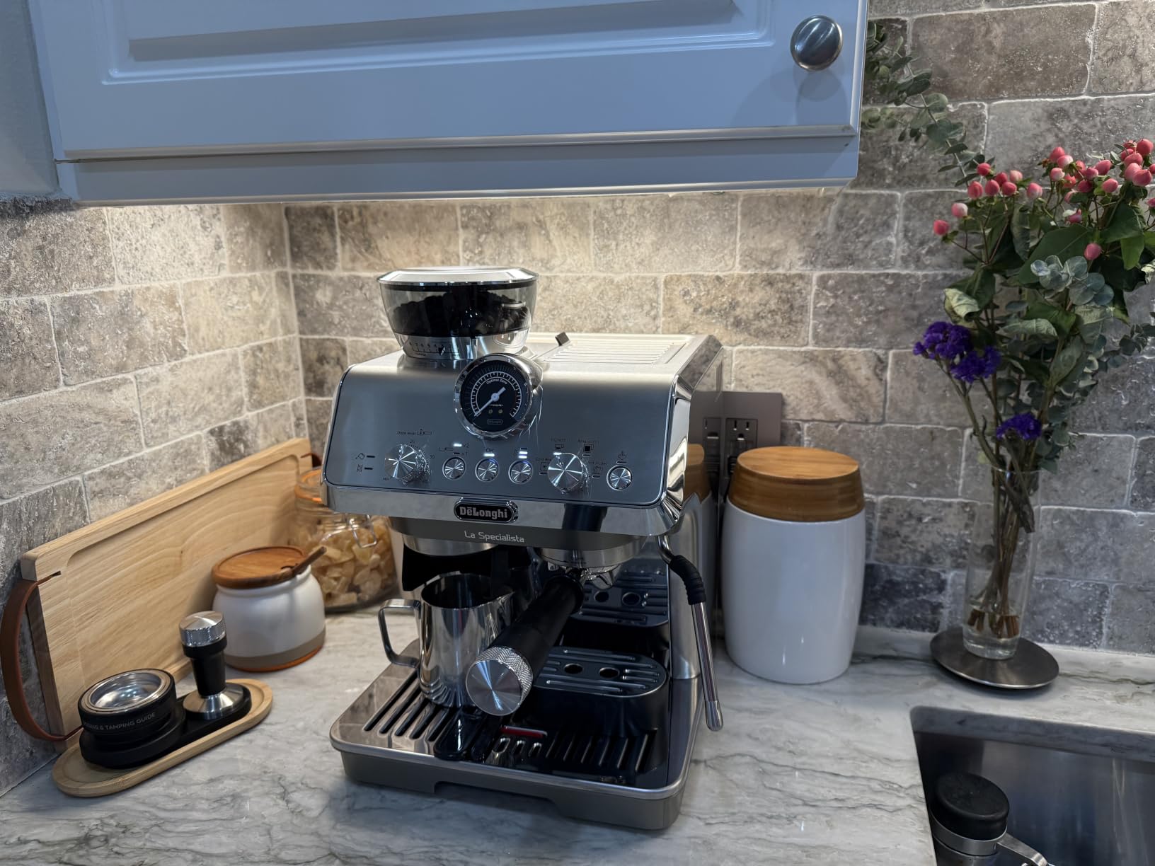 La Specialista Arte Evo Espresso Machine with Coffee Grinder | #1 Worldwide Espresso Machine Maker, 4 Preset Recipes, Built-in Grinder, Powerful Milk Frother, Barista Toolkit Included customer photo 1