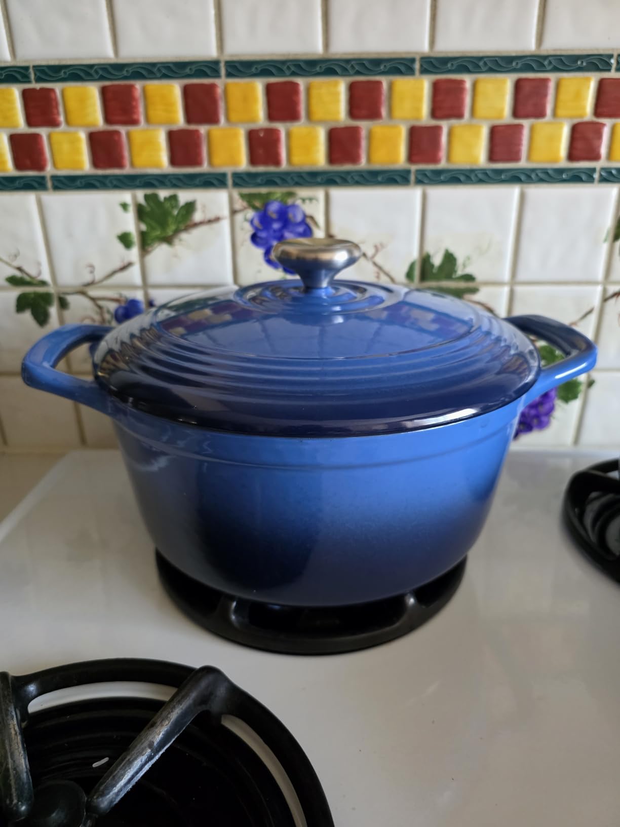 Overmont Enameled Cast Iron Dutch Oven - 5.5QT Pot with Lid Cookbook & Cotton Potholders - Heavy-Duty Cookware for Braising, Stews, Roasting, Sourdough Baking Cream White customer photo 1