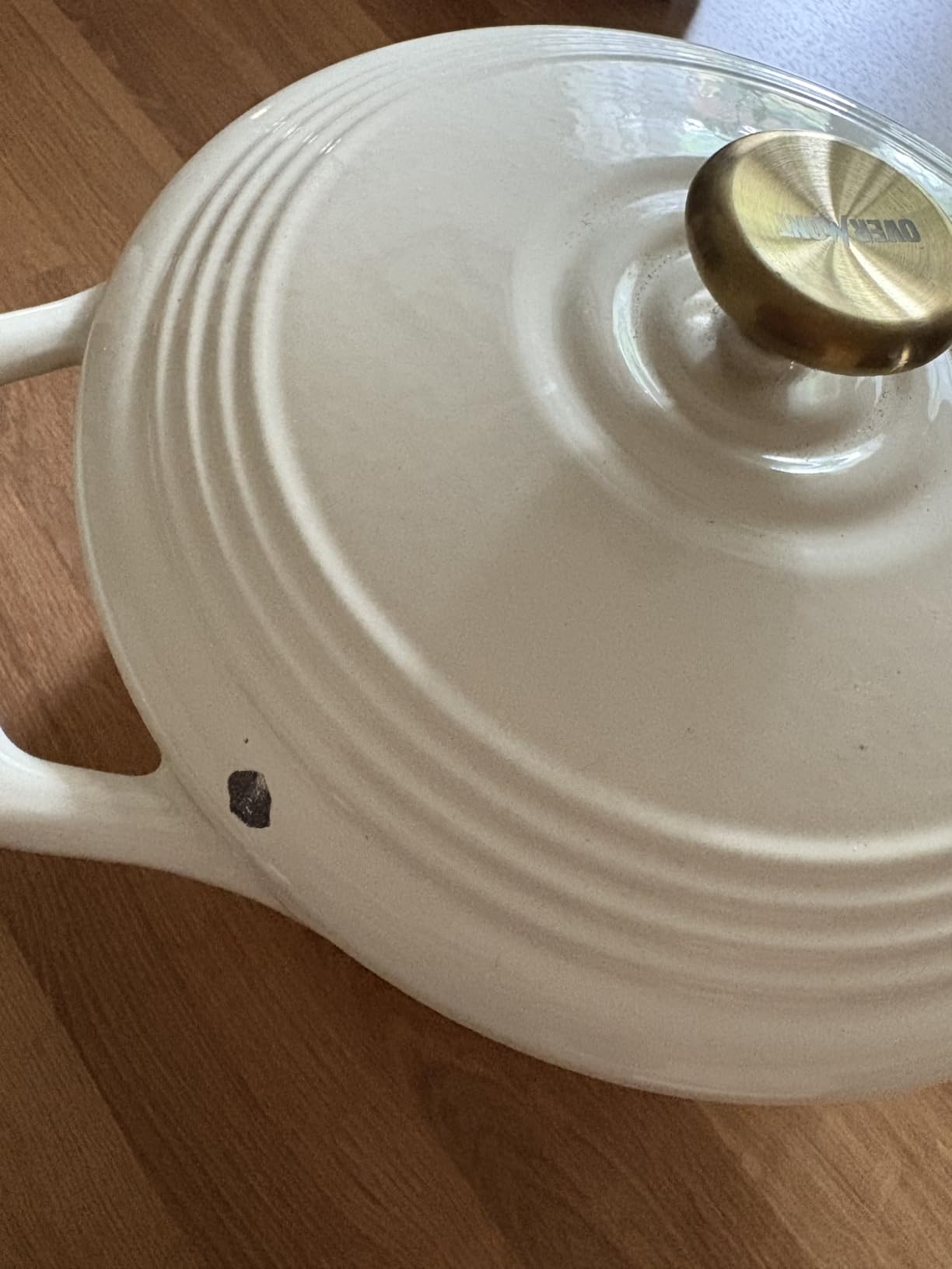 Overmont Enameled Cast Iron Dutch Oven - 5.5QT Pot with Lid Cookbook & Cotton Potholders - Heavy-Duty Cookware for Braising, Stews, Roasting, Sourdough Baking Cream White customer photo 2