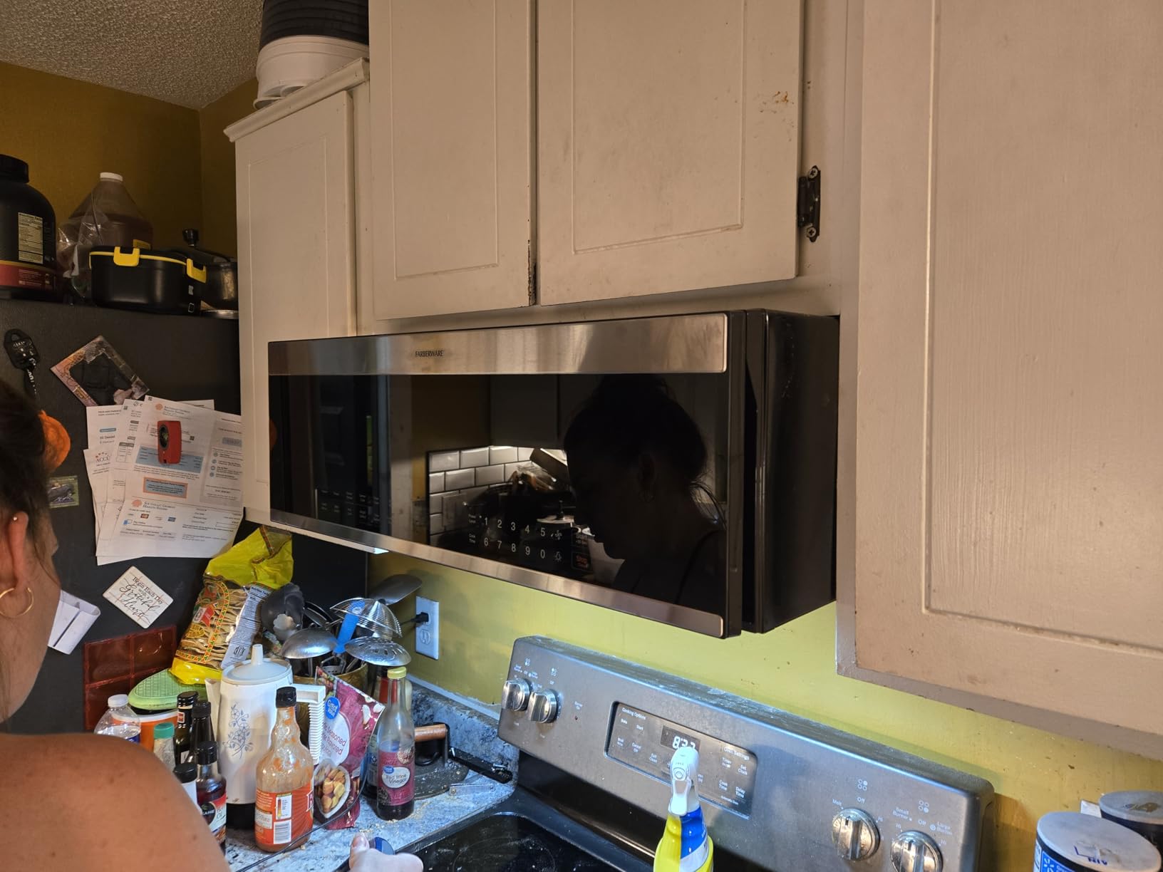 Farberware 1.7 Cu. Ft. Over-the-Range Microwave Oven – 1000 Watts Power, Auto Cook Settings, Defrost, Easy Clean and Child Safety Lock - Stainless customer photo 1