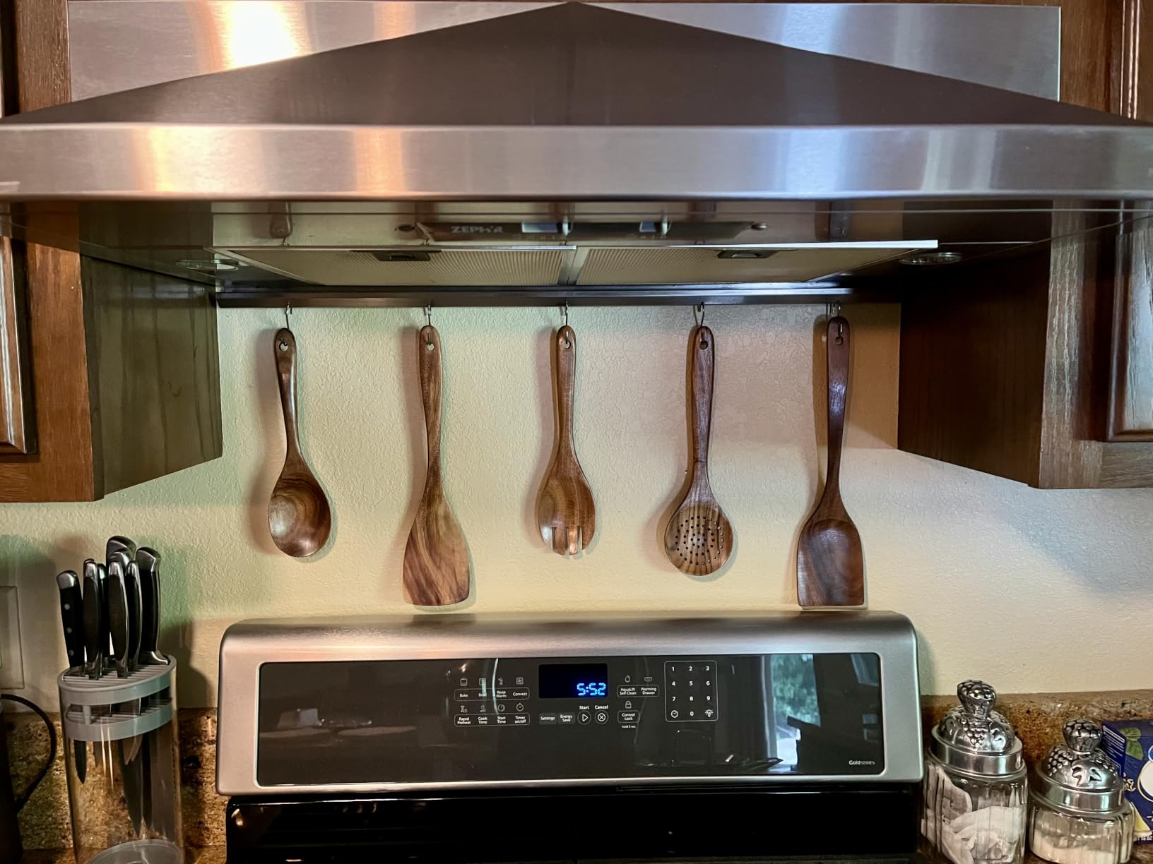 Zulay Kitchen 15-Piece Teak Wooden Utensils for Cooking - Natural Teak Utensil Set with Premium Gift Box - Non-Stick Wooden Spoons for Cooking - Kitchen Gift Set - Comfortable Grip Wooden Utensil Set customer photo 2