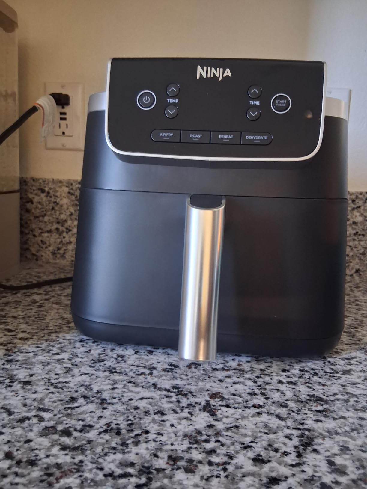 Ninja Air Fryer with Air Crisp | 5 QT Capacity fits up to 4lbs of Fries | 4-in-1 Pro Air Fry, Roast, Reheat, Dehydrate | 400°F Max Temp | 1750 Watts | W/Nonstick Basket & Crisper Plate | Grey | AF141 customer photo 1