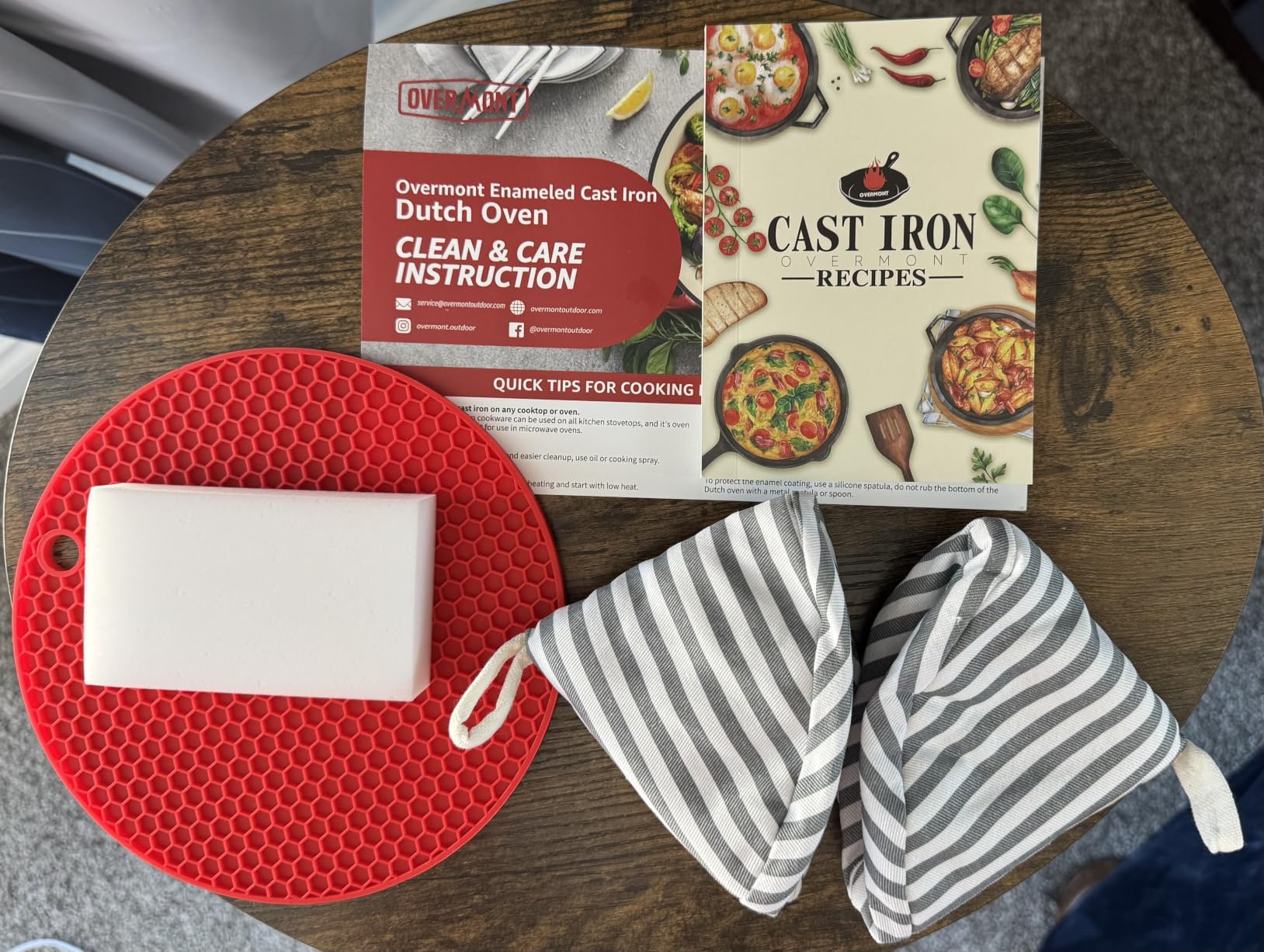 Overmont Enameled Cast Iron Dutch Oven - 7QT Pot with Lid Cookbook & Cotton Potholders - Heavy-Duty Cookware for Braising, Stews, Roasting, Sourdough Baking Cream White customer photo 1