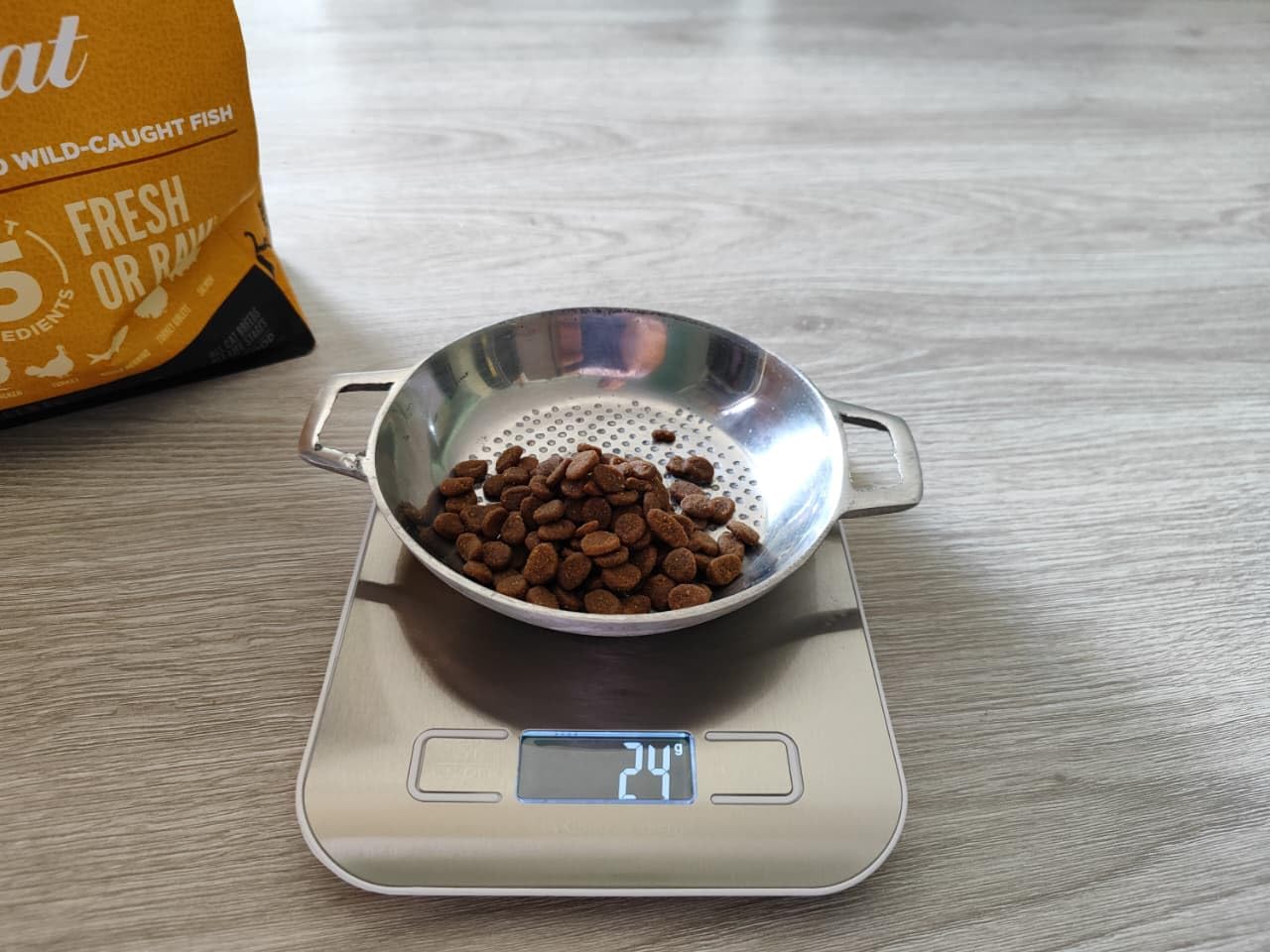 Food Scale, 11lb Kitchen Scale with 6 Units Tare Function & LCD Display, 0.05oz/1g Stainless Steel Digital Food Scale Grams and Ounces for Baking, Cooking, Dieting and Meal Prep (Batteries Included) customer photo 1