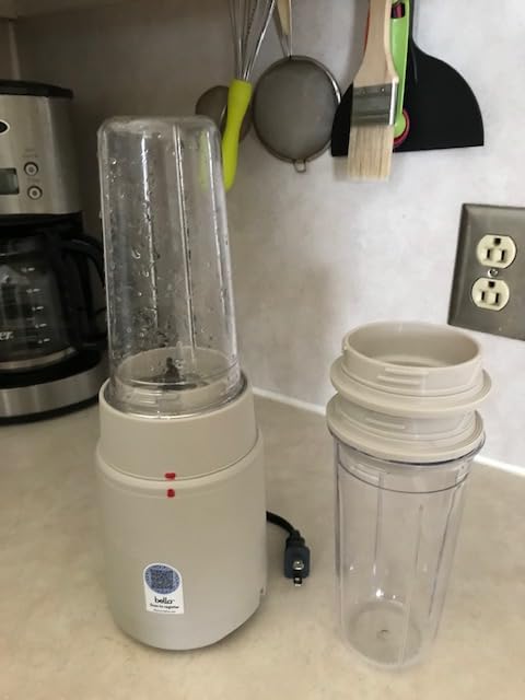 bella 6 Pcs Portable Rocket Blender, Juicer & Smoothie Maker, Press & Twist Design, EverGood™ & BPA Free Dishwasher Safe Parts, 4 Tip Stainless Steel Blade, Cord Wrap, 240 Watt Motor, Oatmilk customer photo 2