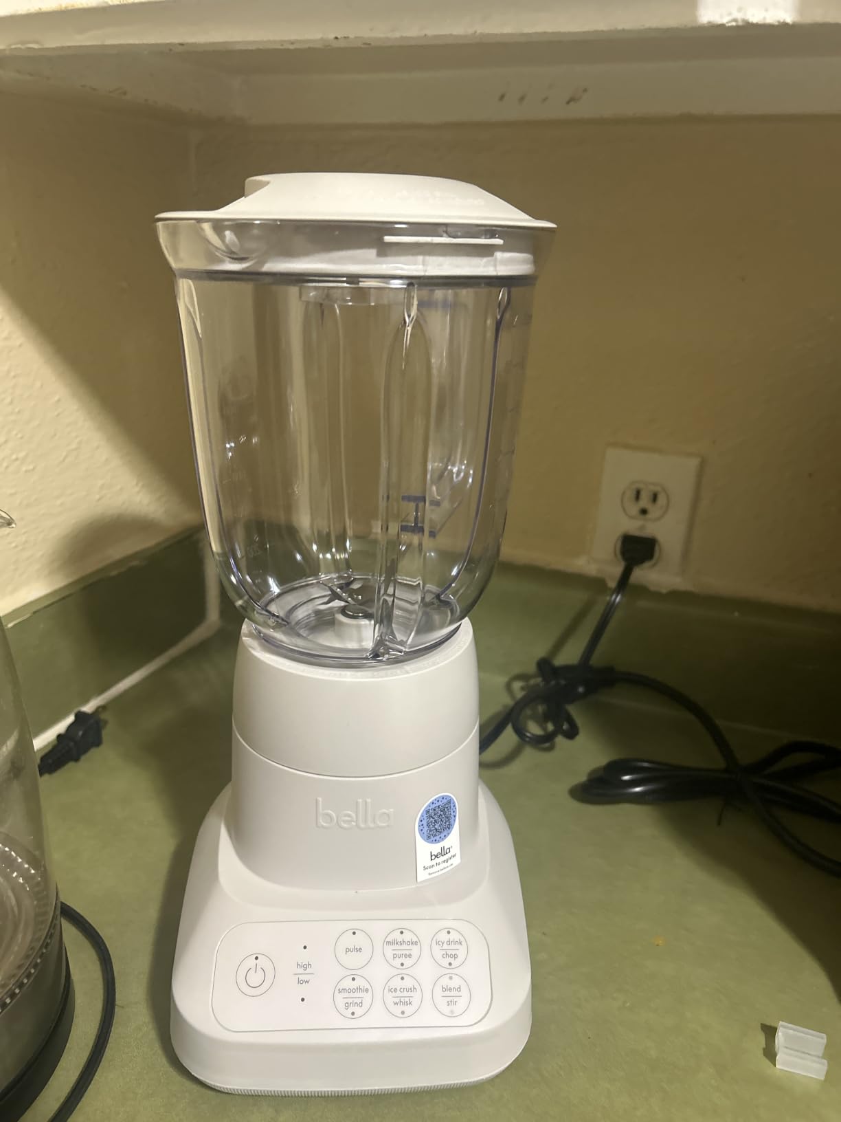 bella Fits-anywhere Flip & Store Blender, 48 oz, 520W, 10-speed, Oatmilk customer photo 1