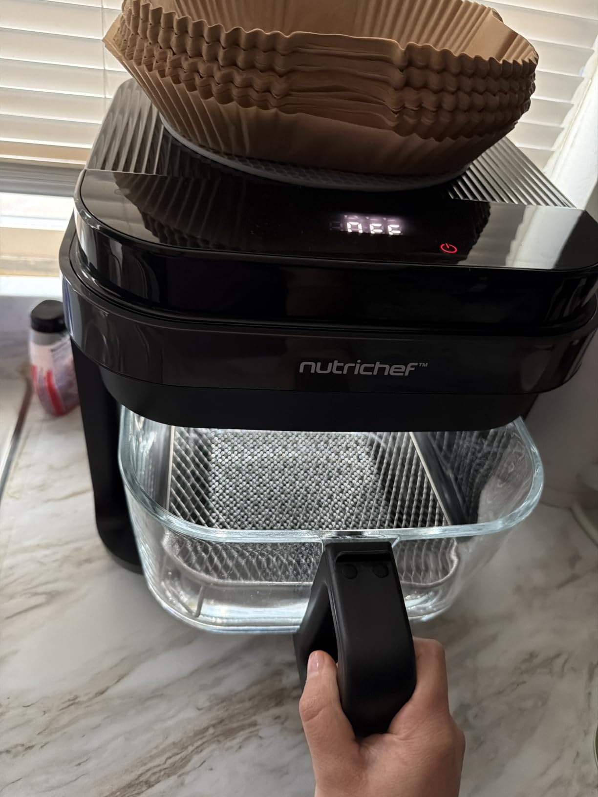 Nutrichef 5.8 Quart Air Fryer | 8-1 Preset Cook Modes | Transparent Fry Bowl for Best Cooking Results | Cook Shrimp, Steak, Fries, Wings, Chicken & More | Precise Temperature Control & Time | Grey customer photo 2
