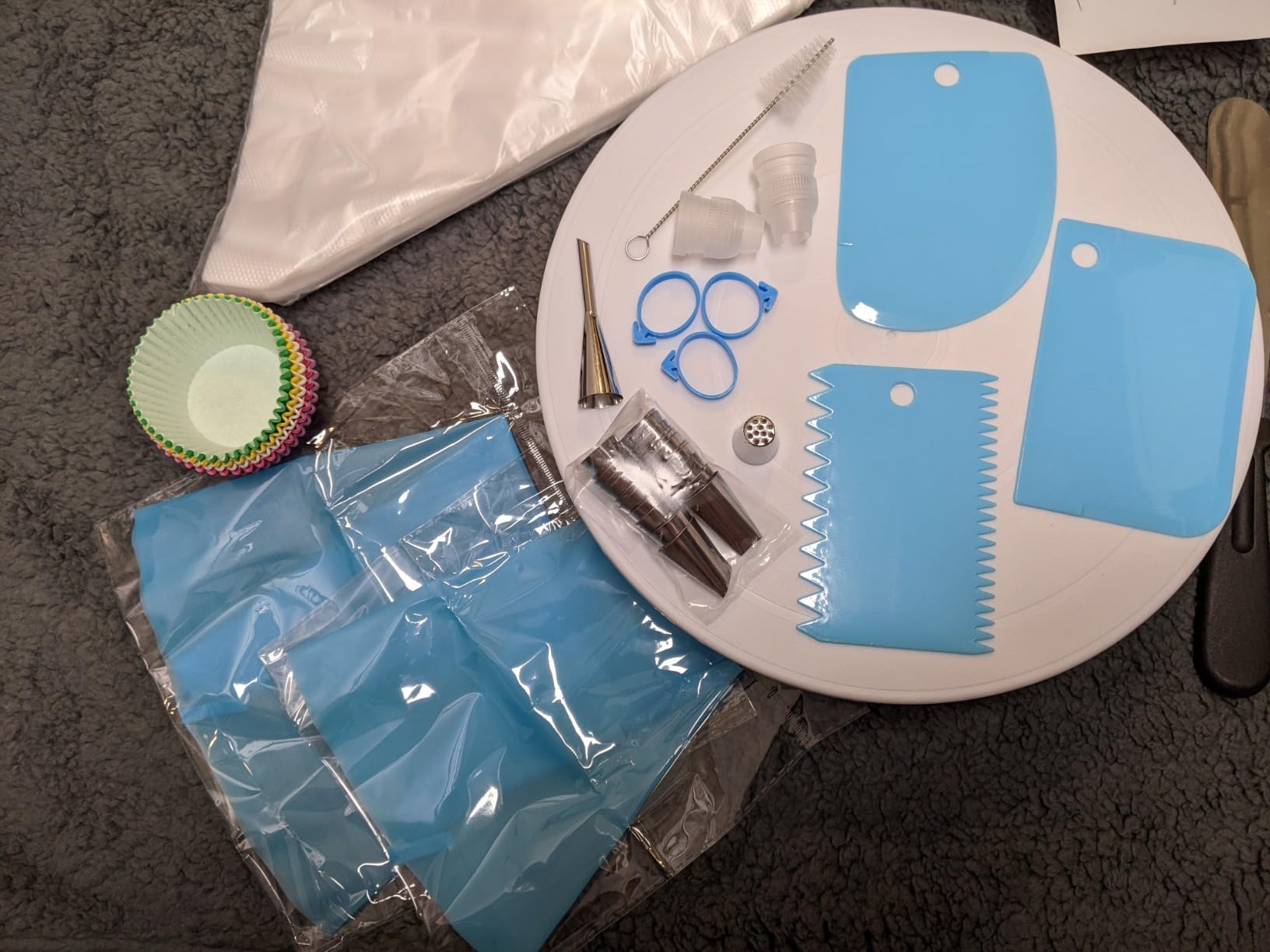 540PCS Cake Decorating Kit - Baking Supplies with 4 Springform Pans, Rotating Turntable, Decorating Tools, Cake Baking Supplies Set for Beginners customer photo 2