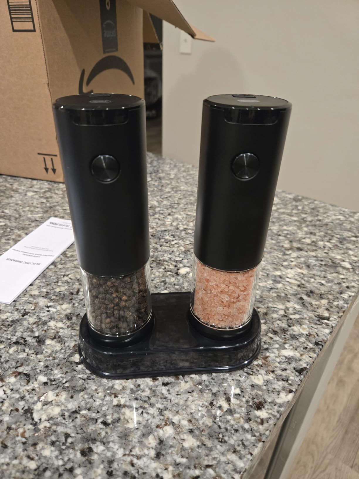 Electric Salt and Pepper Grinder Set Automatic Battery Pepper Mill Shakers Adjustable Coarseness Upgraded Larger Capacity with Led Home and Kitchen Appliances White Elephant Gifts for Women Men customer photo 2