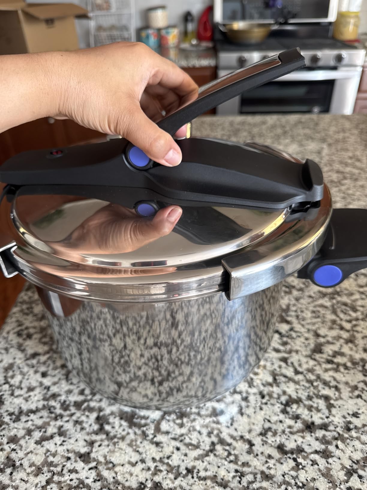KOBACH 8QT Stainless Steel Pressure Cooker, Compatible with Induction and Gas Stovetops, Dishwasher Safe, One-Hand Opening Design customer photo 2