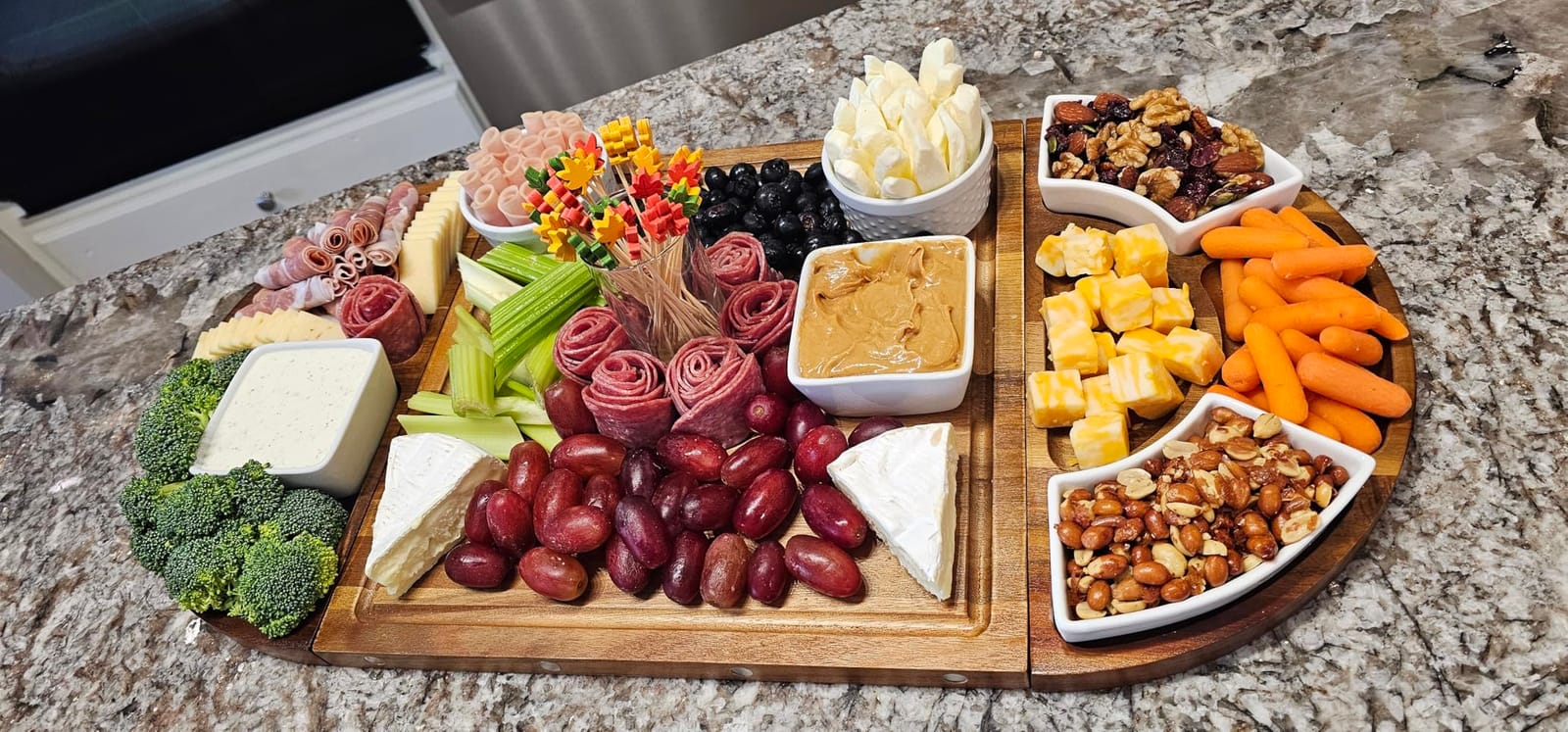Elite Snacker Large Charcuterie Board Set, Acacia Wood, Premium Finish | Magnetic 3-Piece Acacia Wood Design, Reshapes Circle Square Heart, Expands 13 to 26 In, 4 Knives, 3 Dishes, No Oiling Needed customer photo 2