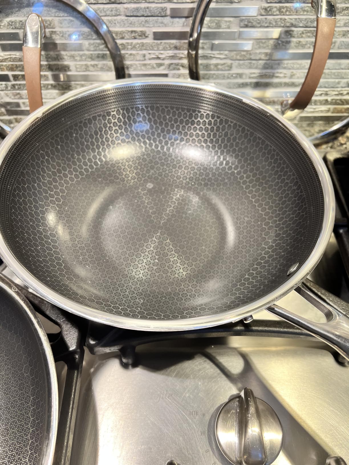 HexClad Hybrid Nonstick 6.5-Quart Oval Dutch Oven with Stainless Steel Lid customer photo 2