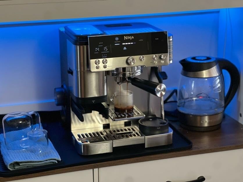 Ninja Luxe Café Premier 3-in-1 Espresso Machine, Drip Coffee, & Rapid Cold Brew | Built-in Coffee Grinder, Hands-Free Milk Frother, Assisted Tamper for Cappuccinos & Lattes | Gunmetal | ES601GM customer photo 2