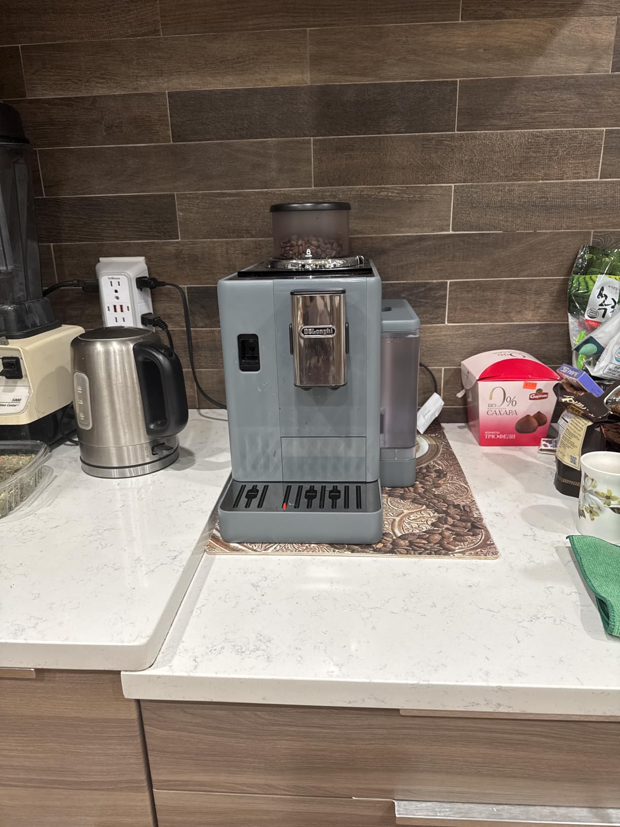 De'Longhi Rivelia Automatic Espresso Machine, Milk Frother, Pebble Gray | Removable Bean Hoppers, 18 One-Touch Recipes, Milk Frother customer photo 2