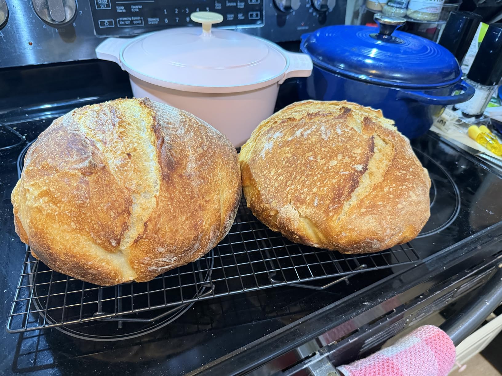 Gotham Steel Hammered 5 Qt Lightweight Dutch Oven Pot with Lid & Holders, Ceramic Non Toxic, Oven Safe & Even Heat Retaining Dutch Oven for Bread Baking Sourdough, Soup, 70% Lighter than Cast Iron customer photo 1