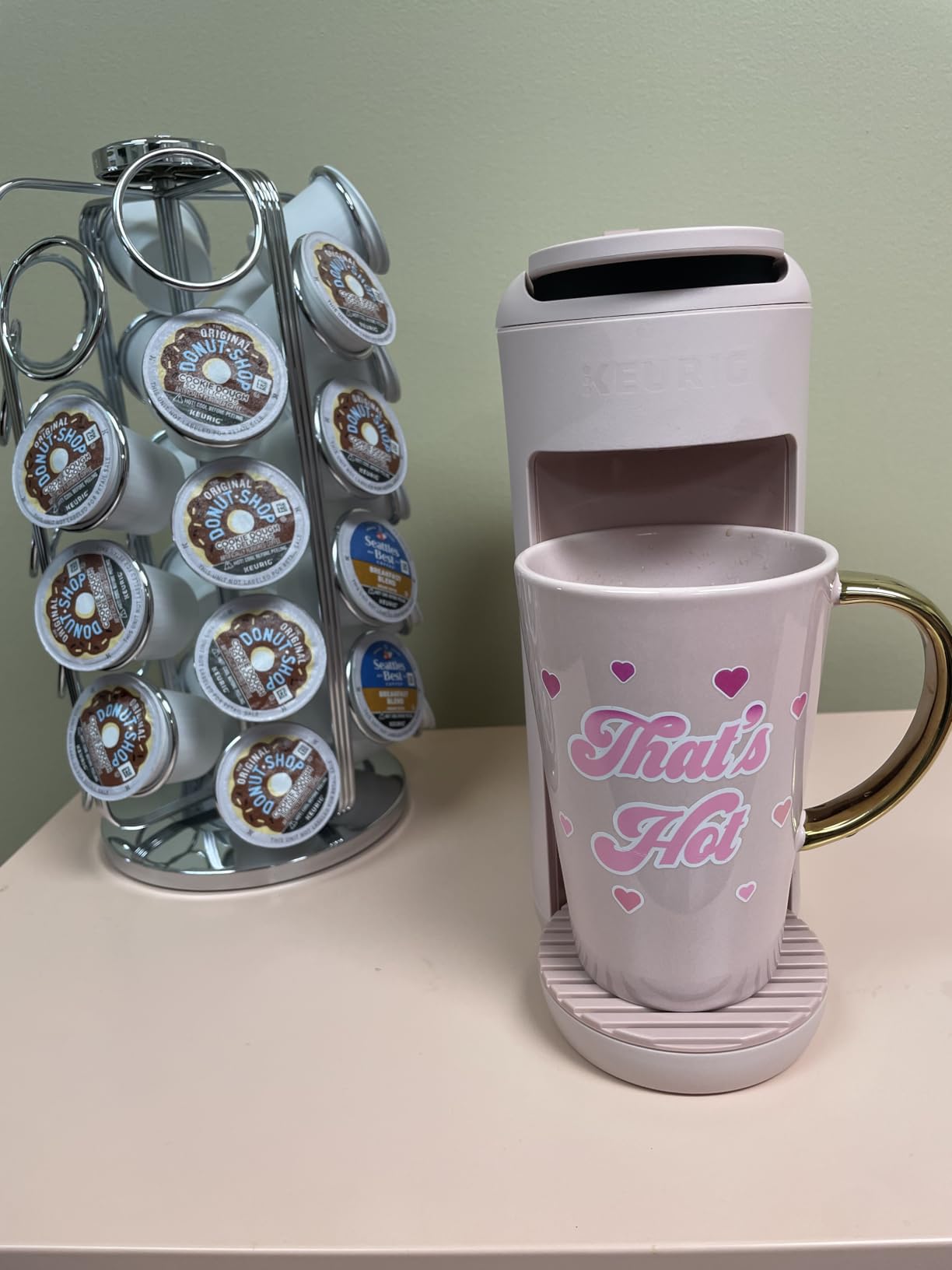 Keurig K-Mini Mate Single Serve K-Cup Pod Coffee Maker, Brews Up to 12 oz Cup, Compact Portable Coffee Machine for Small Spaces, Great for Dorms & Offices, Glamping Green customer photo 1