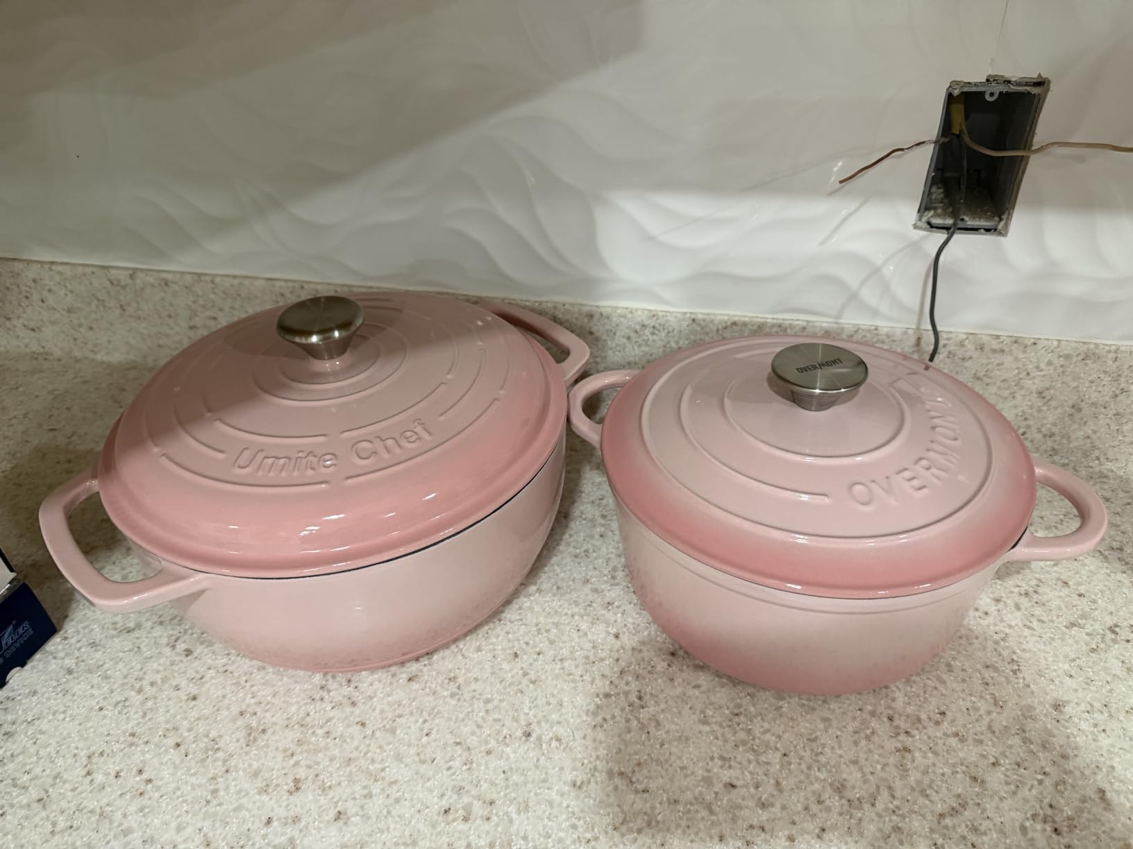 Enameled Cast Iron Dutch Oven - Umite Chef 6QT Pot with Lid & Cotton Potholders - Dual Handles -Versatile Heavy Duty Cookware for Bread Baking, Braising, Stews, Roasting(Grey) customer photo 2