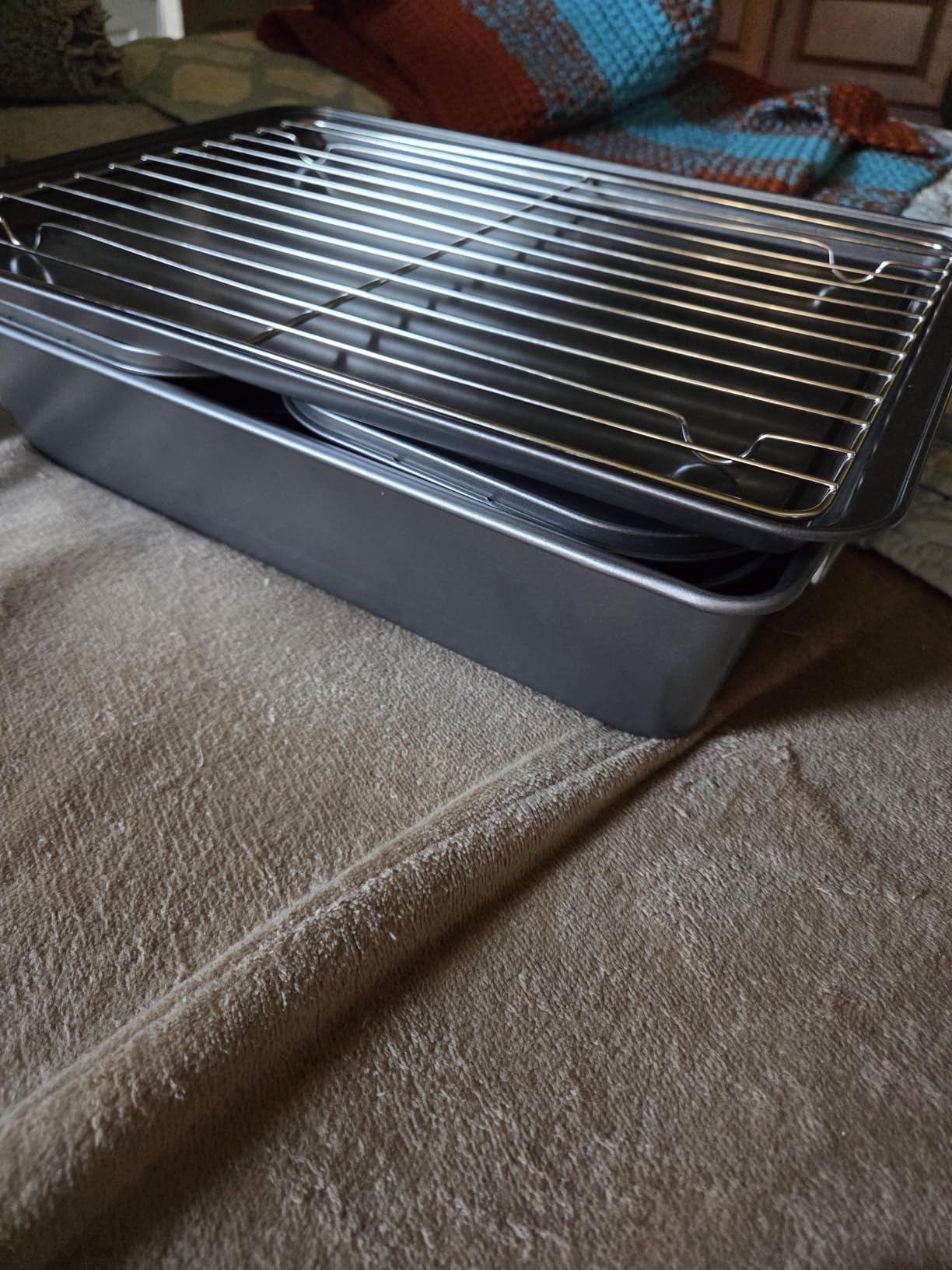 12PCS Nonstick Bakeware Set, Non-Toxic Carbon Steel Baking Pans Set with Wider Grip, Includes Roasting Pan, Cookie Sheet, Cake Pans, Muffin Pans, Cooling Rack, Oven Mitts, Easy Release customer photo 2