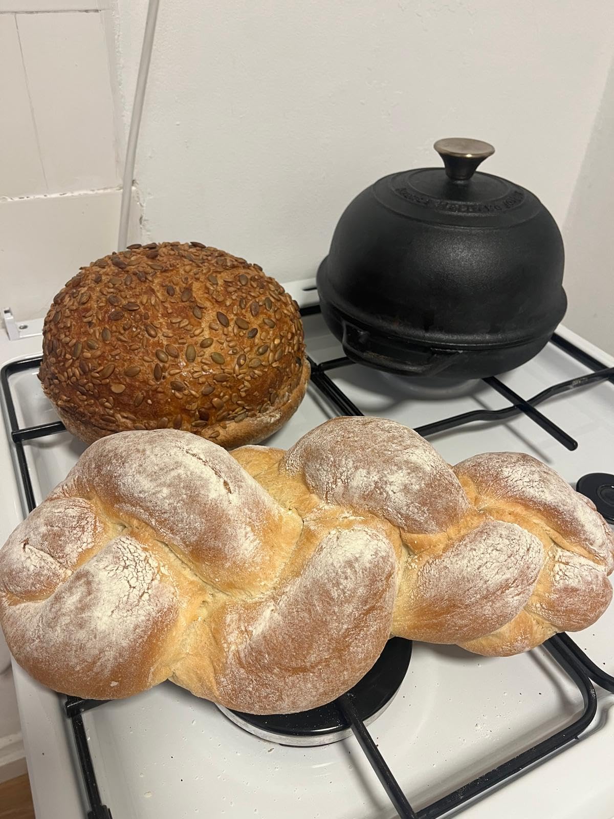 5QT Pre-Seasoned Cast Iron Dutch Oven For Bread Baking, Dutch Oven with Domed Lid, Sourdough Bread Baking Supplies, Multi-Functional Bread Pan For Baking, Frying, Roasting customer photo 1