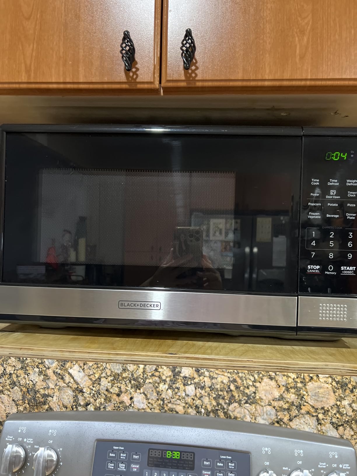 BLACK+DECKER Over-the-Range Microwave Oven with Air Fryer, 1.5 Cu.Ft, 900W customer photo 1