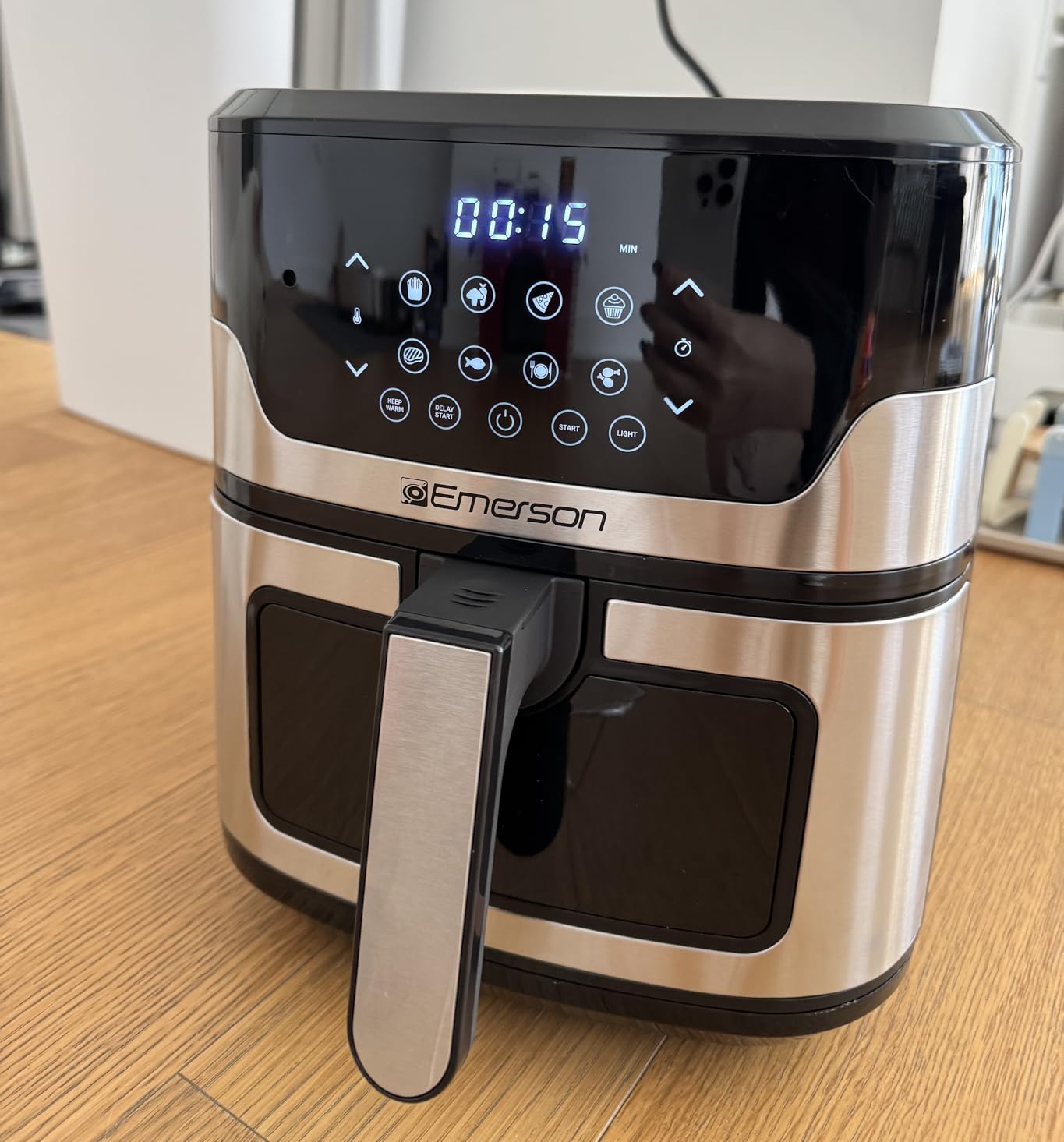 Emerson SmartVoice 5.3QT Air Fryer, 1000+ Voice Commands, 6-in-1 Digital Cooker, Compact Countertop Design, Oil-Free Healthy Cooking customer photo 2