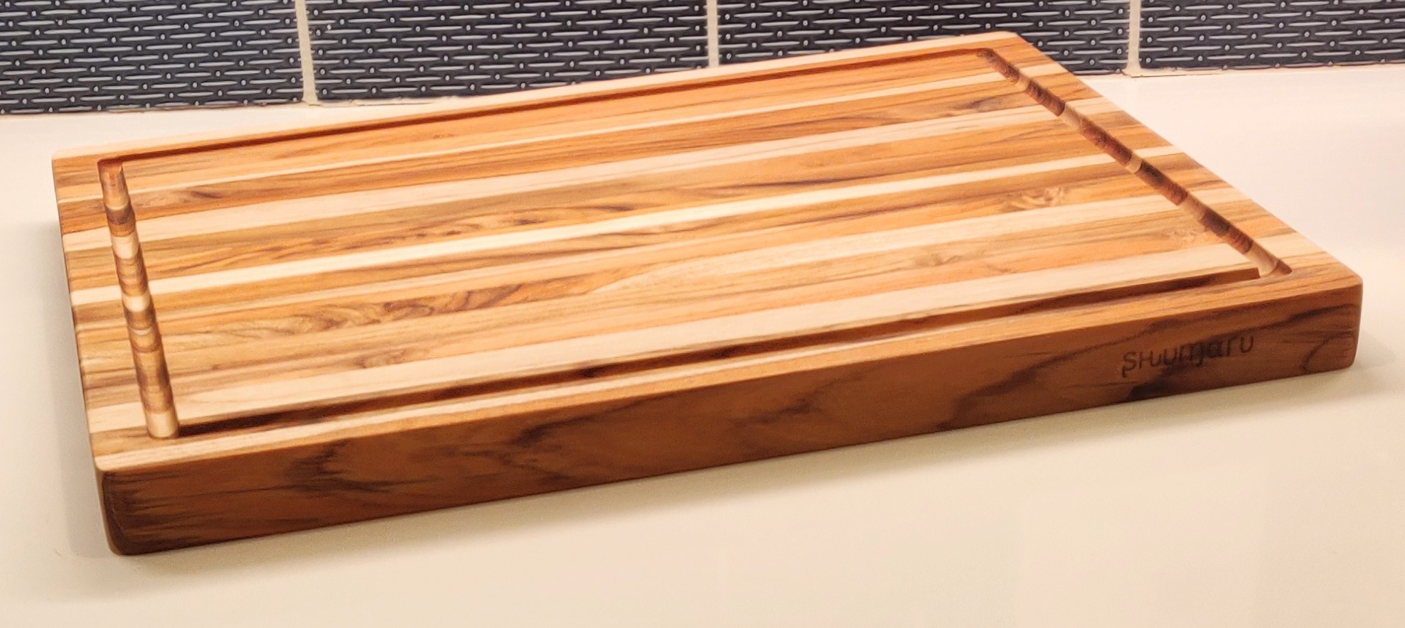 SHUMARU Mahogany End Grain Cutting Board, 17×13×1.6 in - Handmade Butcher Block, Knife-Friendly, Juice Groove, Non-Slip Feet customer photo 1