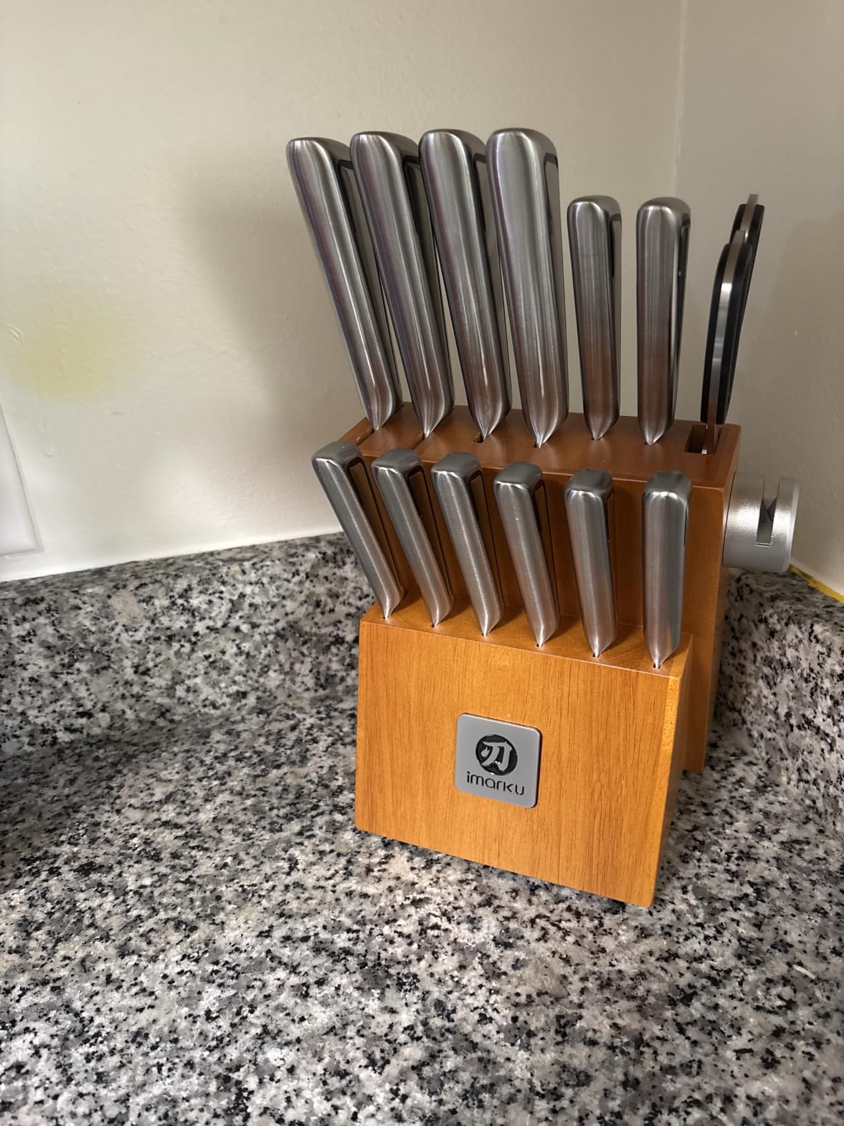 imarku Japanese High Carbon Stainless Steel Knife Set with Block, Precision-Forged Gyutou Kitchen Knives with Built-in Sharpener, Ultra-Sharp 10–15° Edge, Ergonomic Non-Slip Handle, Dishwasher Safe customer photo 2
