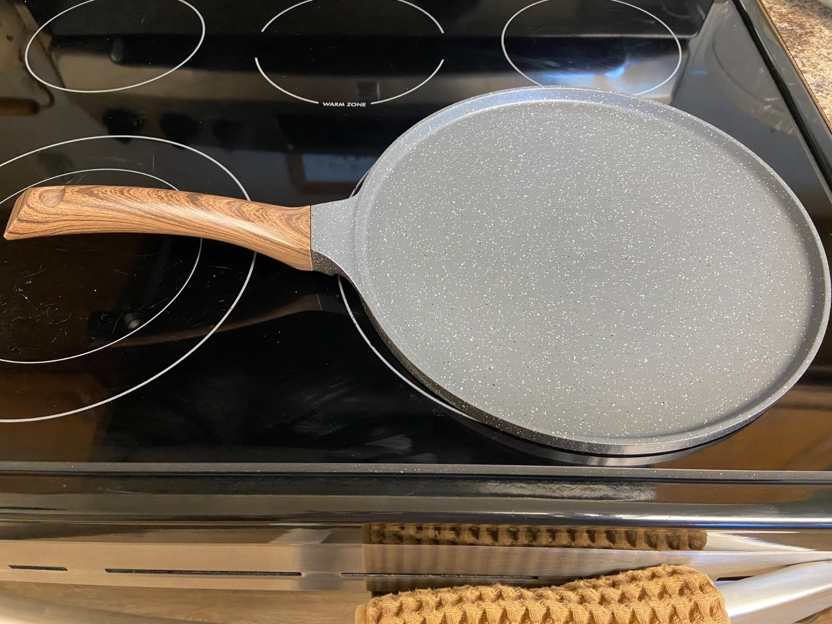 SENSARTE 10 Inch Nonstick Crepe Pan Ceramic Coating Pancake Pan White | Natural Ceramic Coating Dosa Pan Pancake Flat Skillet Tawa Griddle with Stay-Cool Handle, Induction Compatible customer photo 1