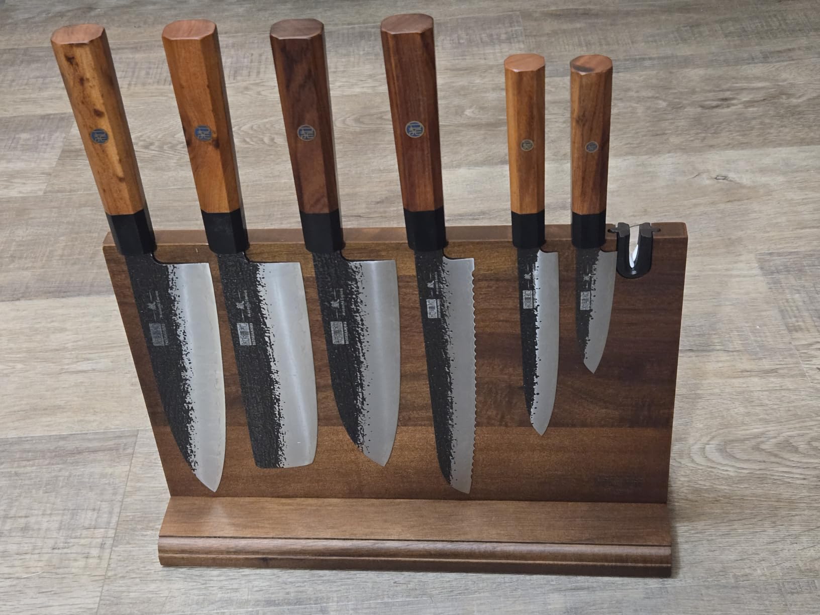 HOSHANHO 7 Pcs Knife Set with Magnetic Knife Block, Ultra Sharp Knife Set | Hand Forged 9 Layers 10CR15MOV High Carbon Steel Kitchen Knife Set, Japanese Chef Knife Set with Ergonomic Rosewood Handle customer photo 1